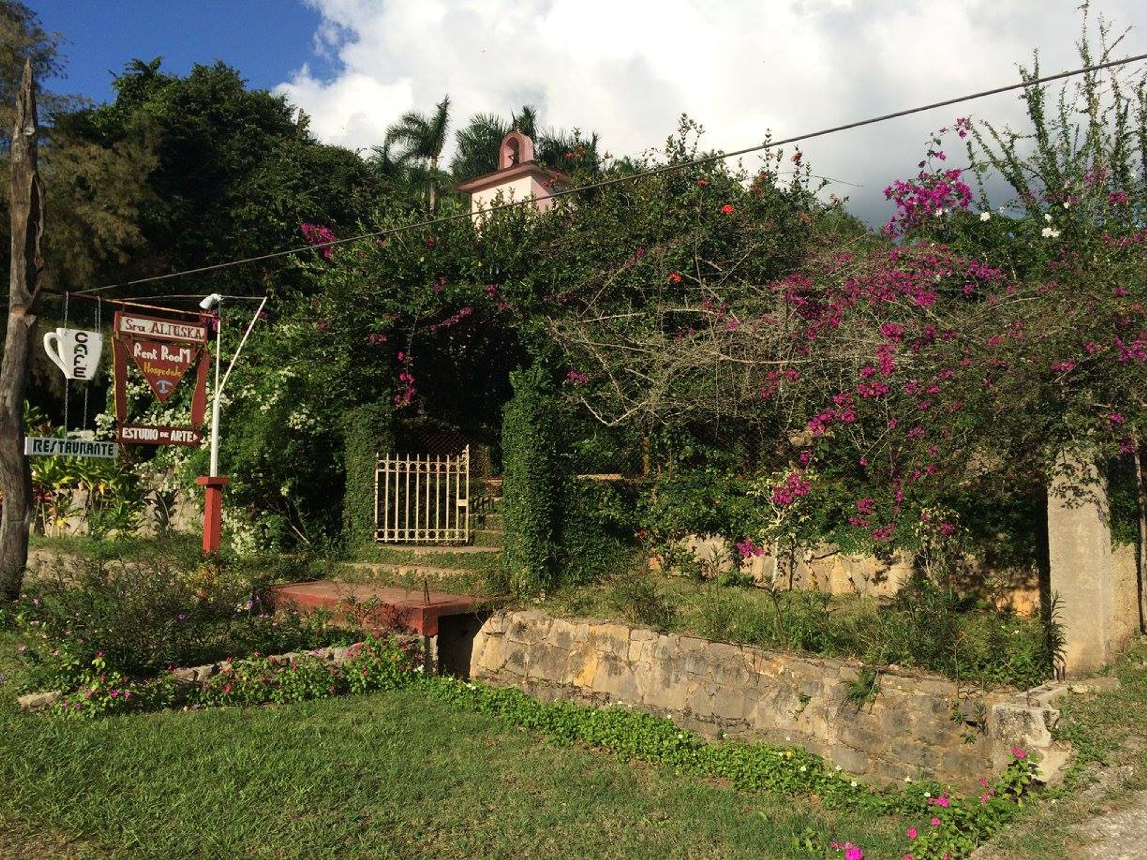 "VISIT TO THE JESÚS GASTELL WORKSHOP HOUSE" Tour. THE JESÚS GASTELL WORKSHOP HOUSE, Soroa Natural Park, Artemisa, Cuba.