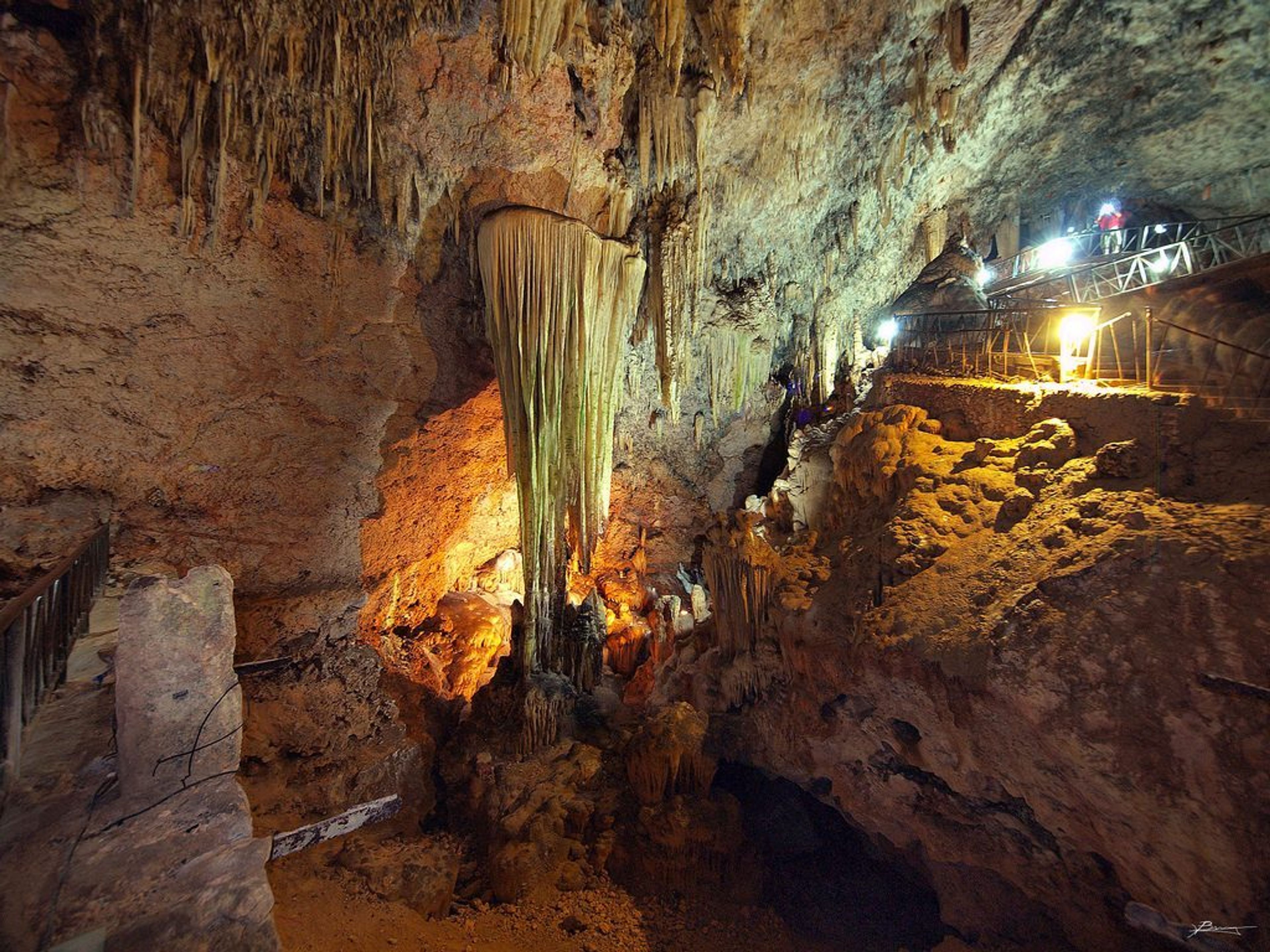 "SPASS IN DEN HÖHLEN VON MATANZAS IN AMERIKANISCHE OLDTIMER" Tour. The Bellamar Cave panoramic view, Matanzas, Cuba.