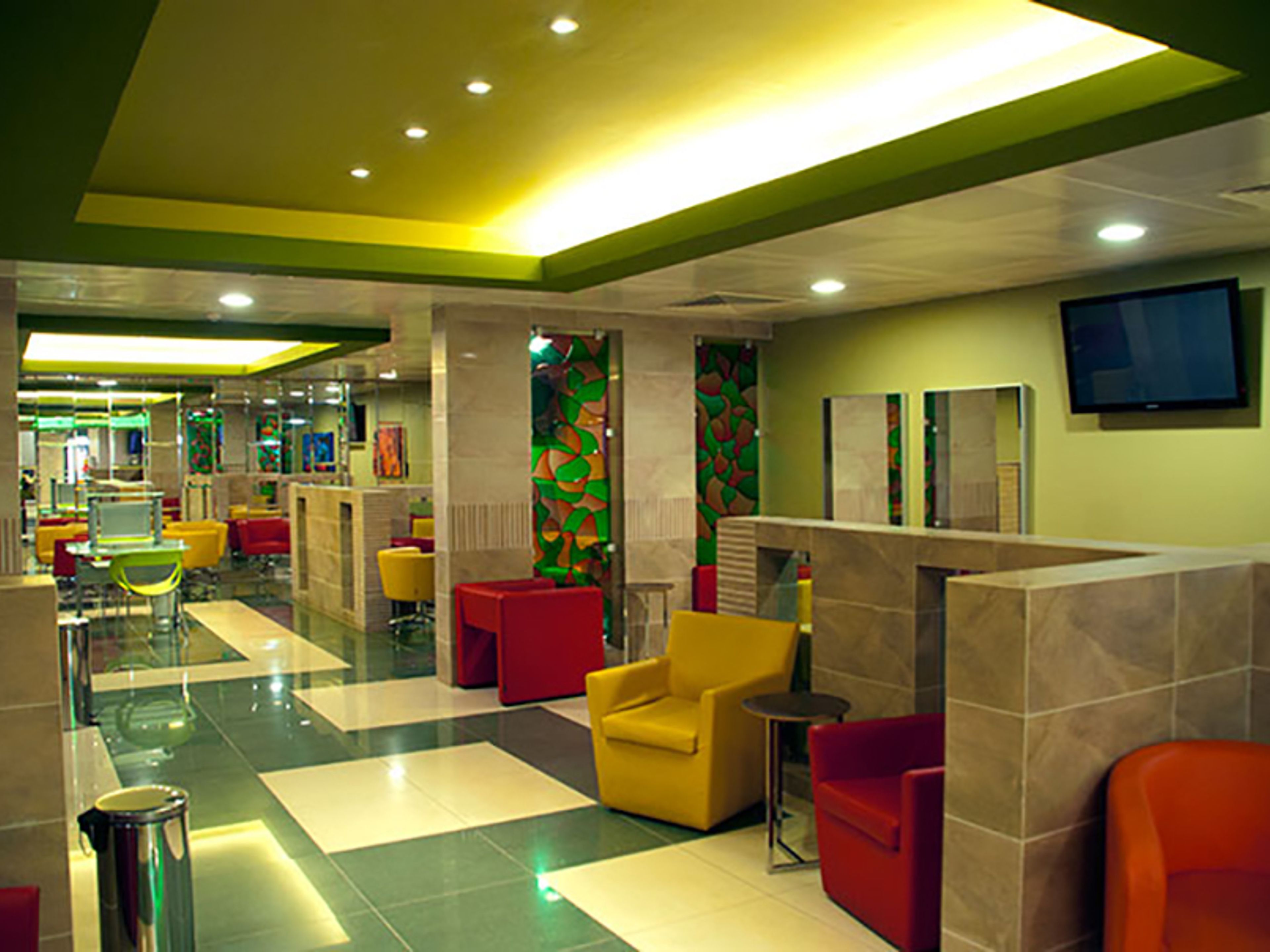 "SERVICE DE SALON VIP À L'AÉROPORT INTERNATIONAL JUAN GUALBERTO GÓMEZ, VARADERO". VIP Lounge service at the Juan Guaberto Gómez Varadero International Airport