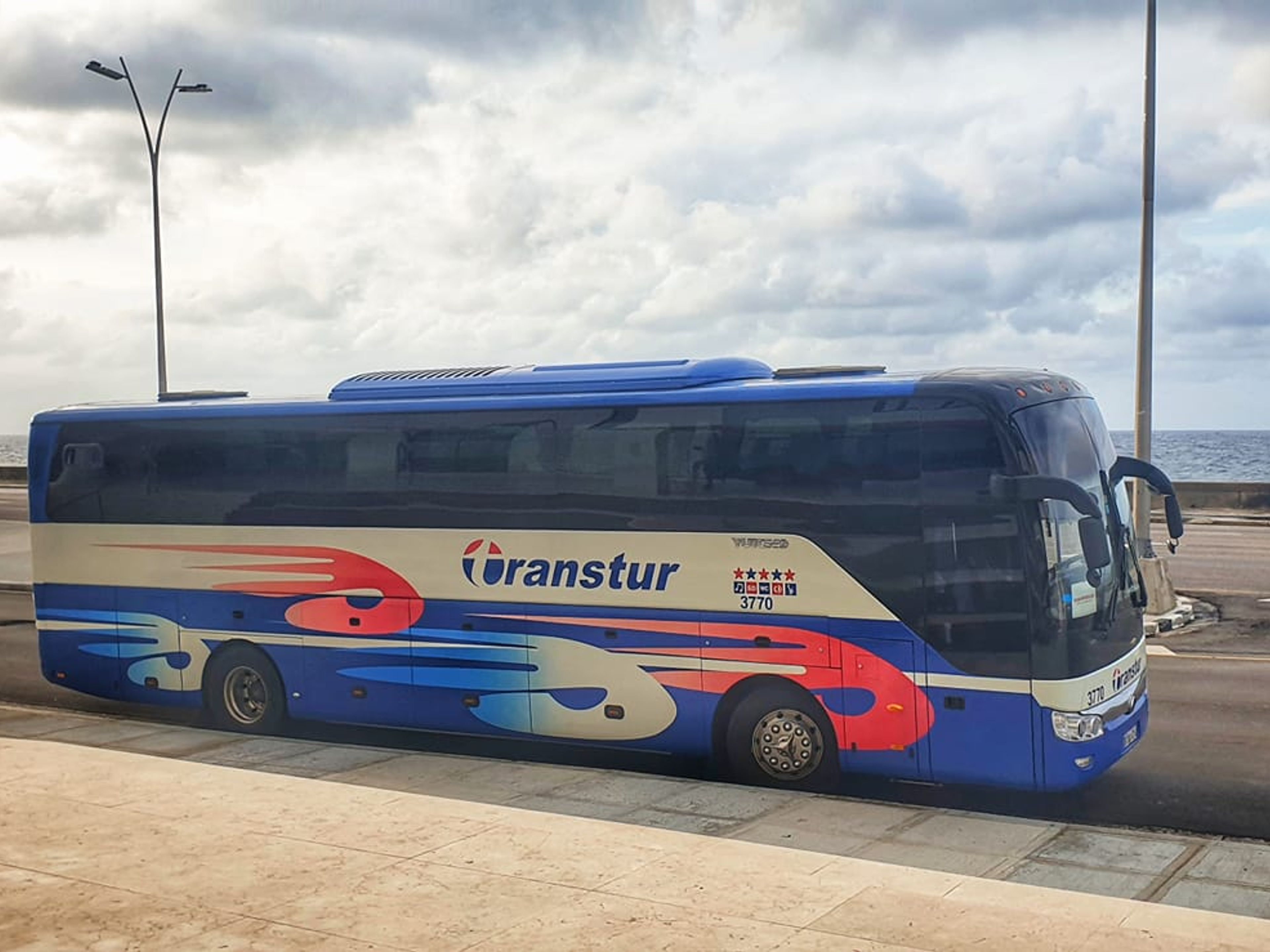 “EL EXPRESO DE CUBA: HAVANNA / PINAR DEL RÍO / VIÑALES” Sammeltransferdienste