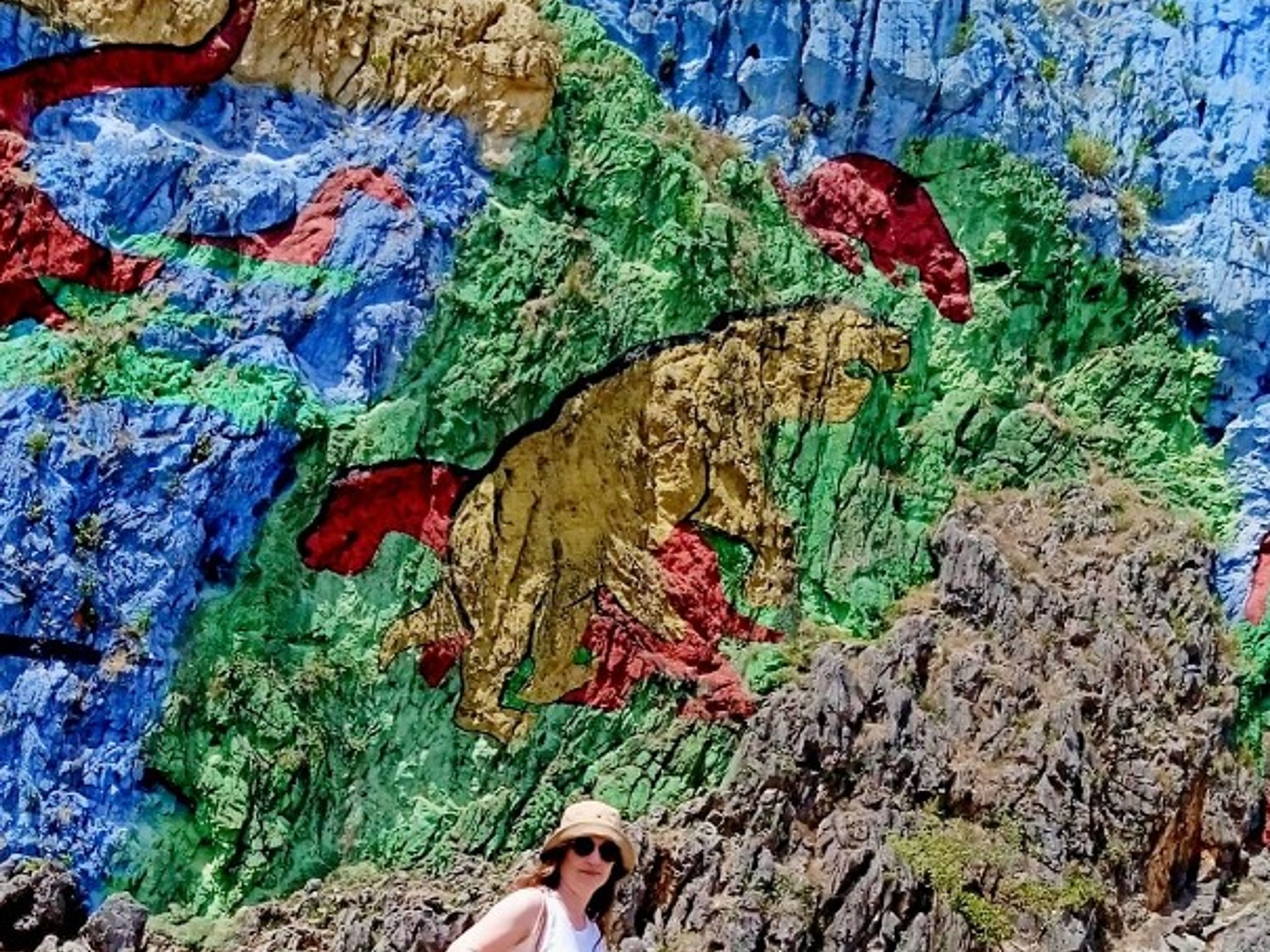 “EL EXPRESO DE CUBA: HAVANA / PINAR DEL RÍO / VIÑALES“ Collective Transfer Services. The Prehistoric Mural panoramic view, Viñales, Pinar del Río, Cuba.