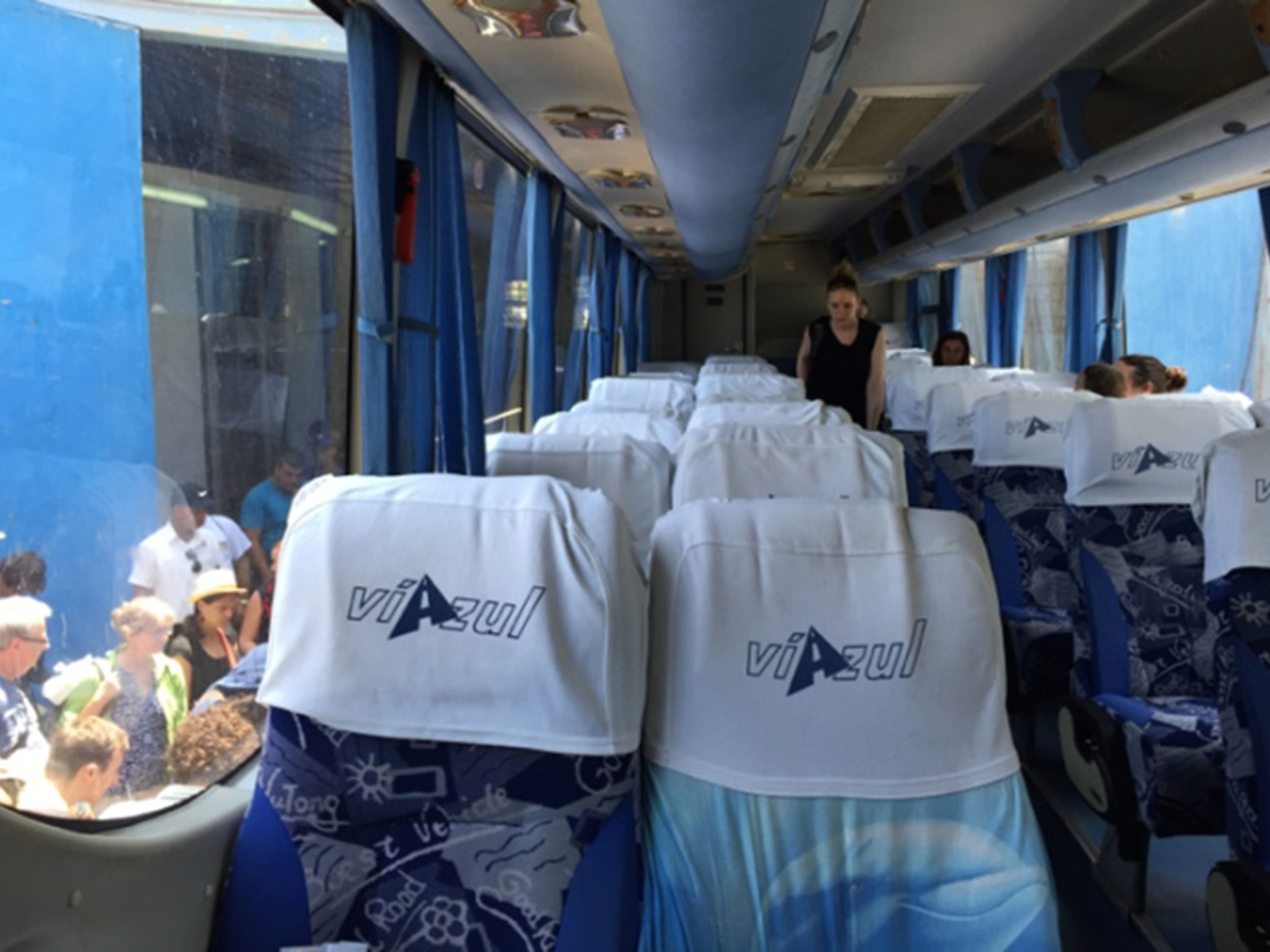 Servizi di trasferimento collettivo “VIAZUL CUBA:”VIÑALES / PINAR DEL RÍO / SOROA / LAS TERRAZAS / L'HAVANA”. “VIAZUL CUBA: VIÑALES / PINAR DEL RÍO / SOROA / LAS TERRAZAS / HAVANA“ Collective Transfer Services