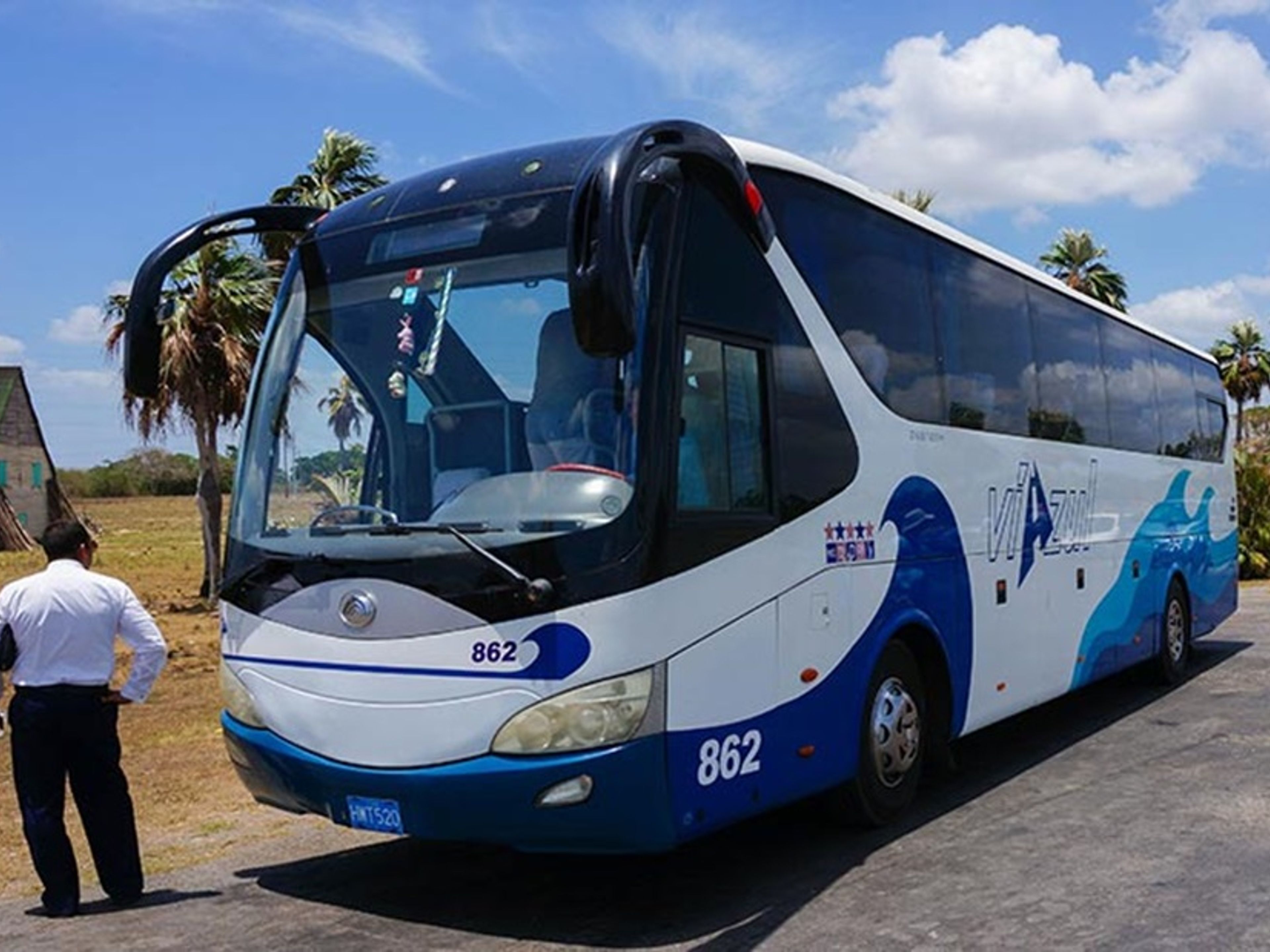 Servizi di trasferimento collettivo “VIAZUL CUBA:”VIÑALES / PINAR DEL RÍO / SOROA / LAS TERRAZAS / L'HAVANA”. “VIAZUL CUBA: VIÑALES / PINAR DEL RÍO / SOROA / LAS TERRAZAS / HAVANA“ Collective Transfer Services