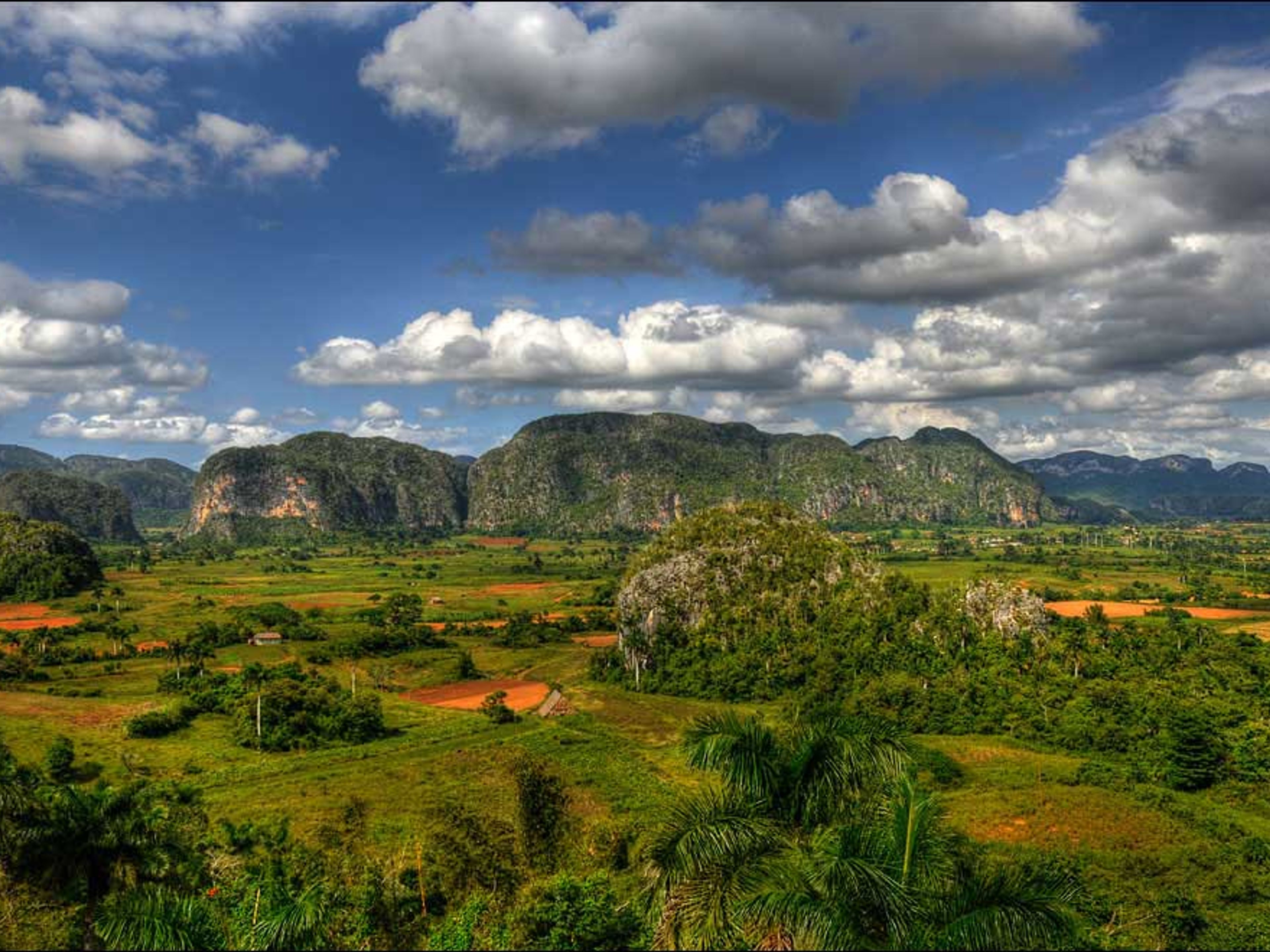 Escursione "Un giorno a Viñales". Viñales Valley, panoramic view, Pinar del Río City