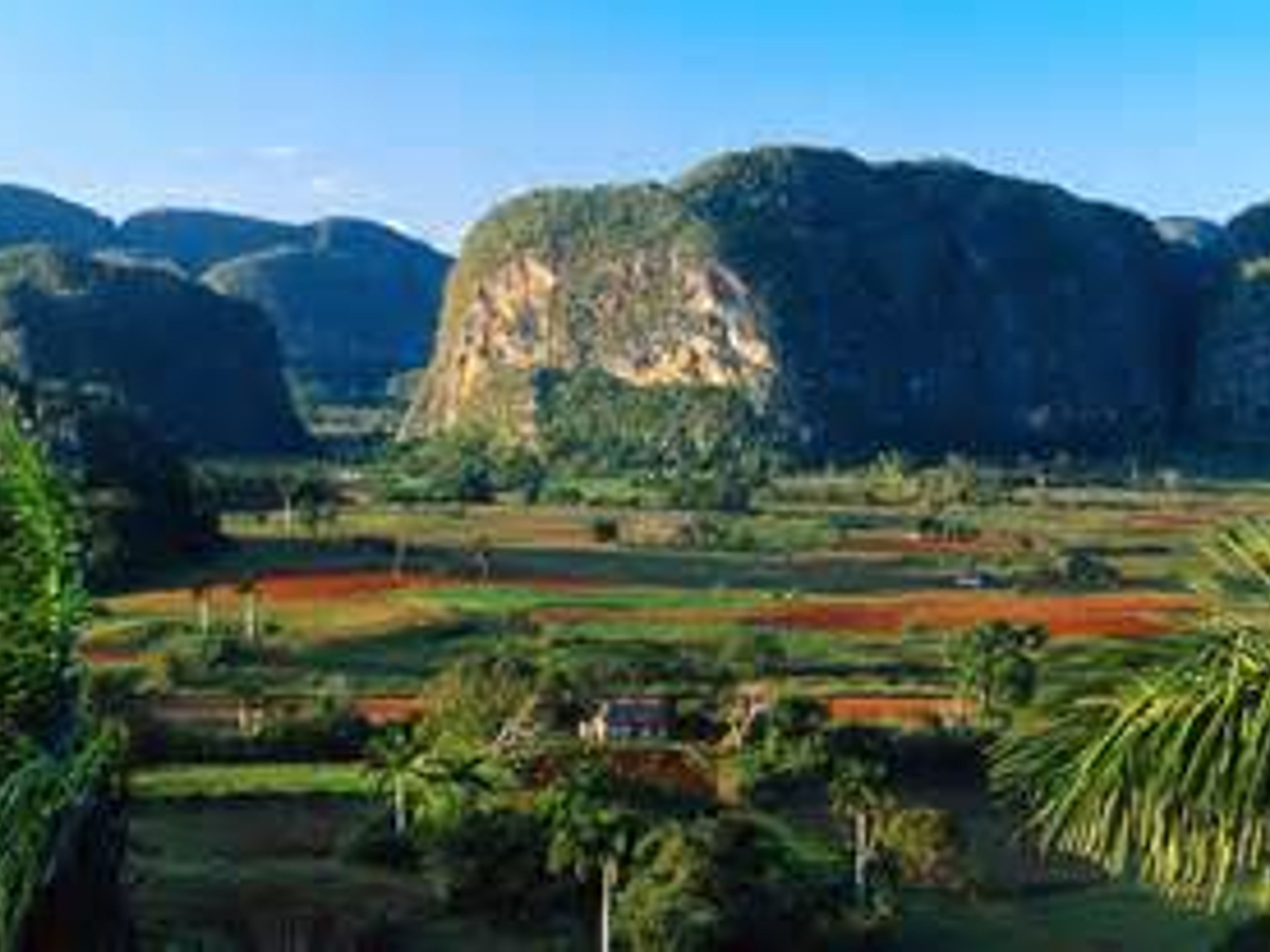Escursione "Un giorno a Viñales". Viñales Valley, panoramic view, Pinar del Río City
