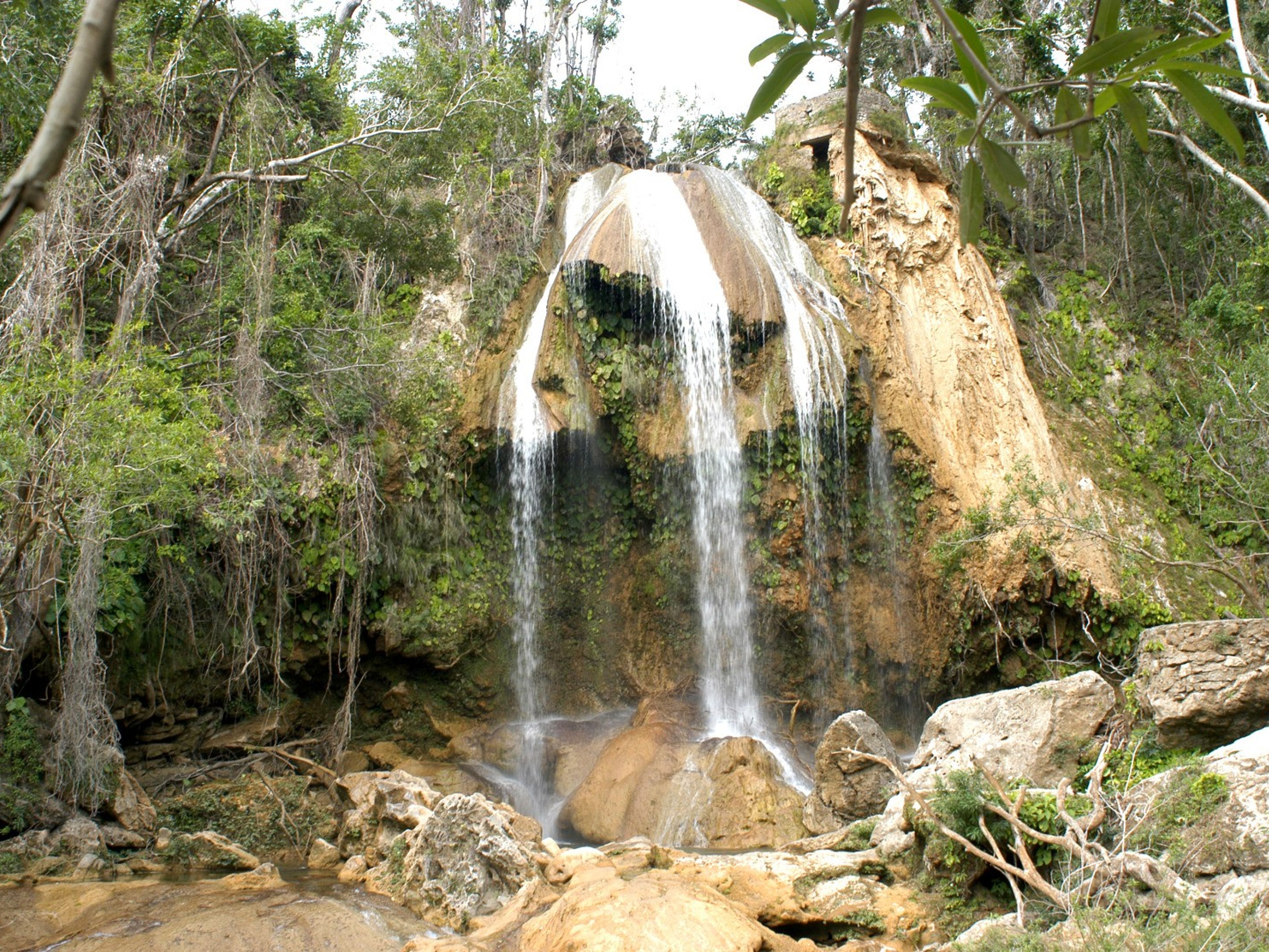 “Las Terrazas - Soroa” Tour. The stunning Soroa waterfall of 21 meters high