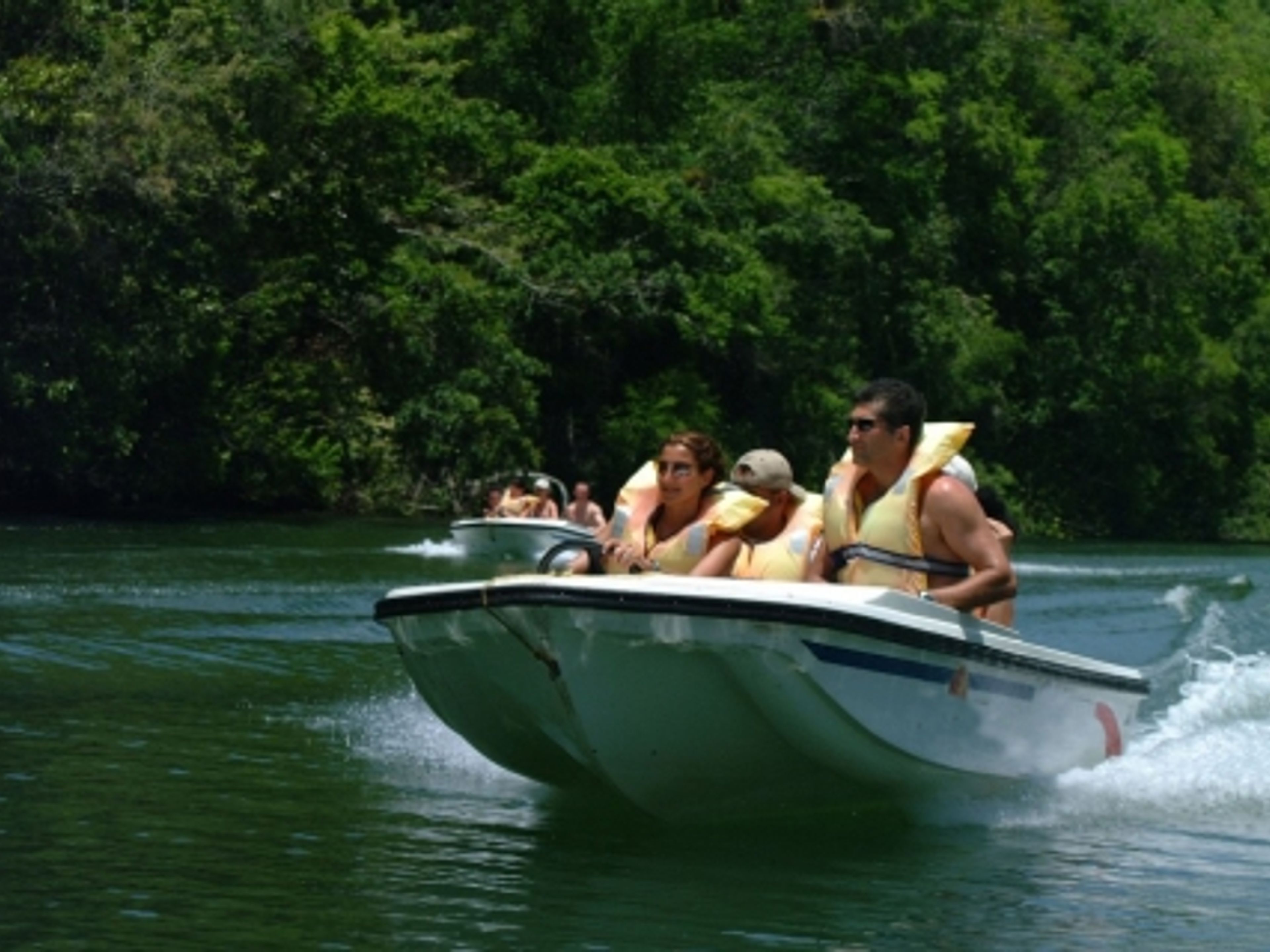 Excursão "PASSEIO DE BARCO NO RIO CANÍMAR". "BOAT RIDE IN CANÍMAR RIVER" Tour, Río Canimar Natural Park, Matanzas, Cuba.