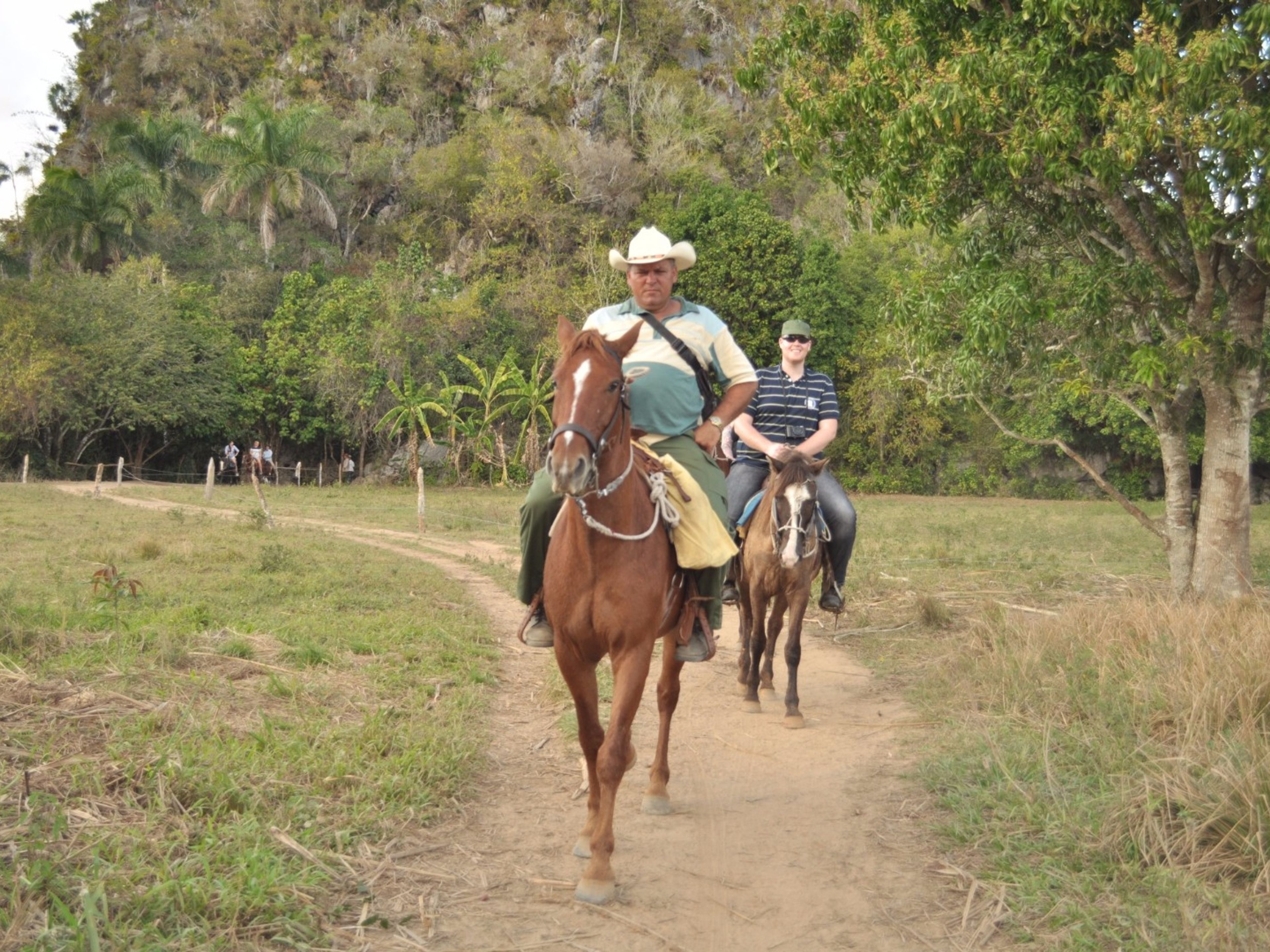 Tour "À CHEVAL DE VIÑALES, DECOUVERTE DES TRADITIONS ET DES CHARMES DE LA VALLEE". Horseback riding in Viñales valley, Pinar del Río