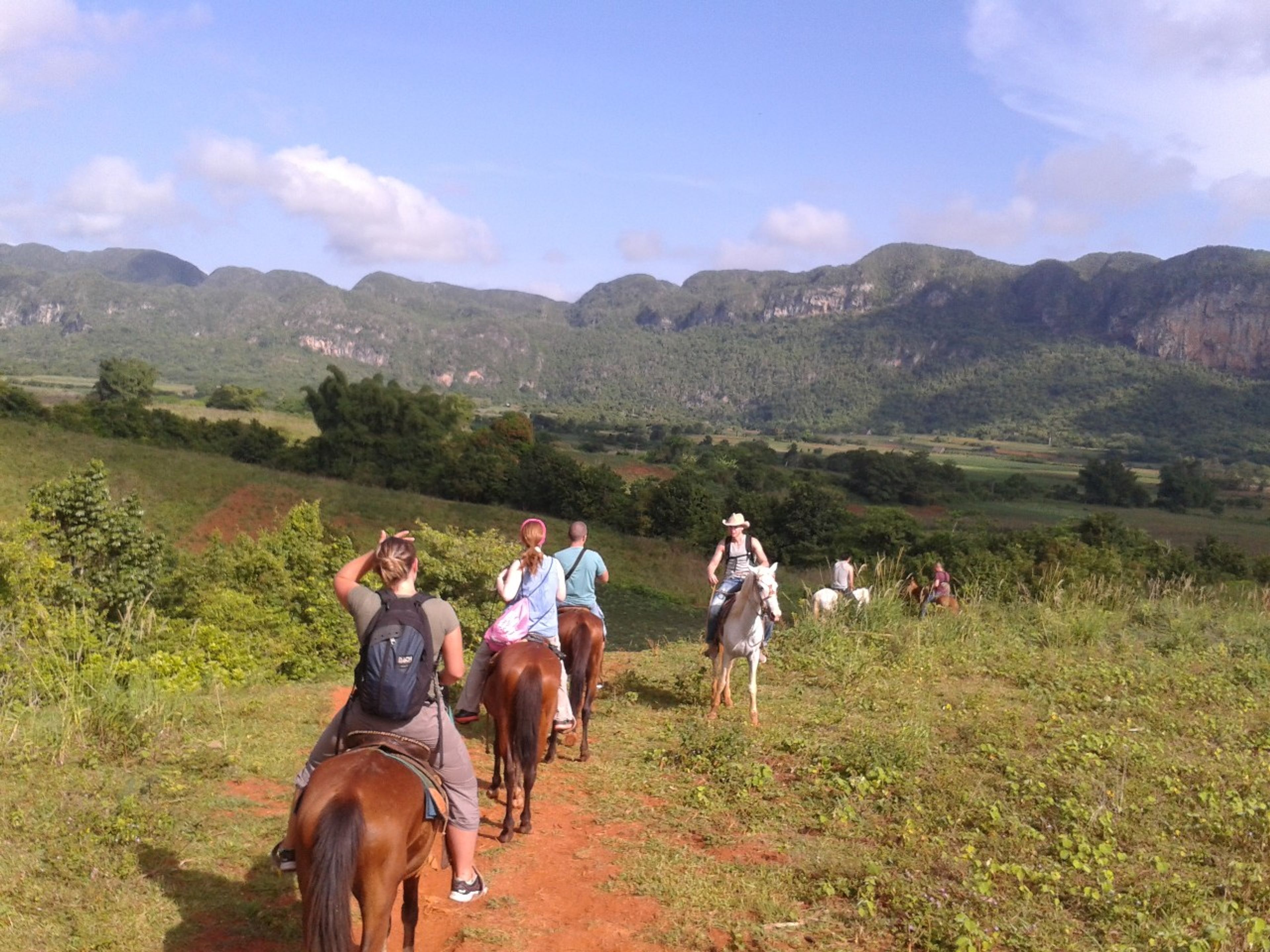 Tour "À CHEVAL DE VIÑALES, DECOUVERTE DES TRADITIONS ET DES CHARMES DE LA VALLEE". Horseback riding in Viñales valley, Pinar del Río