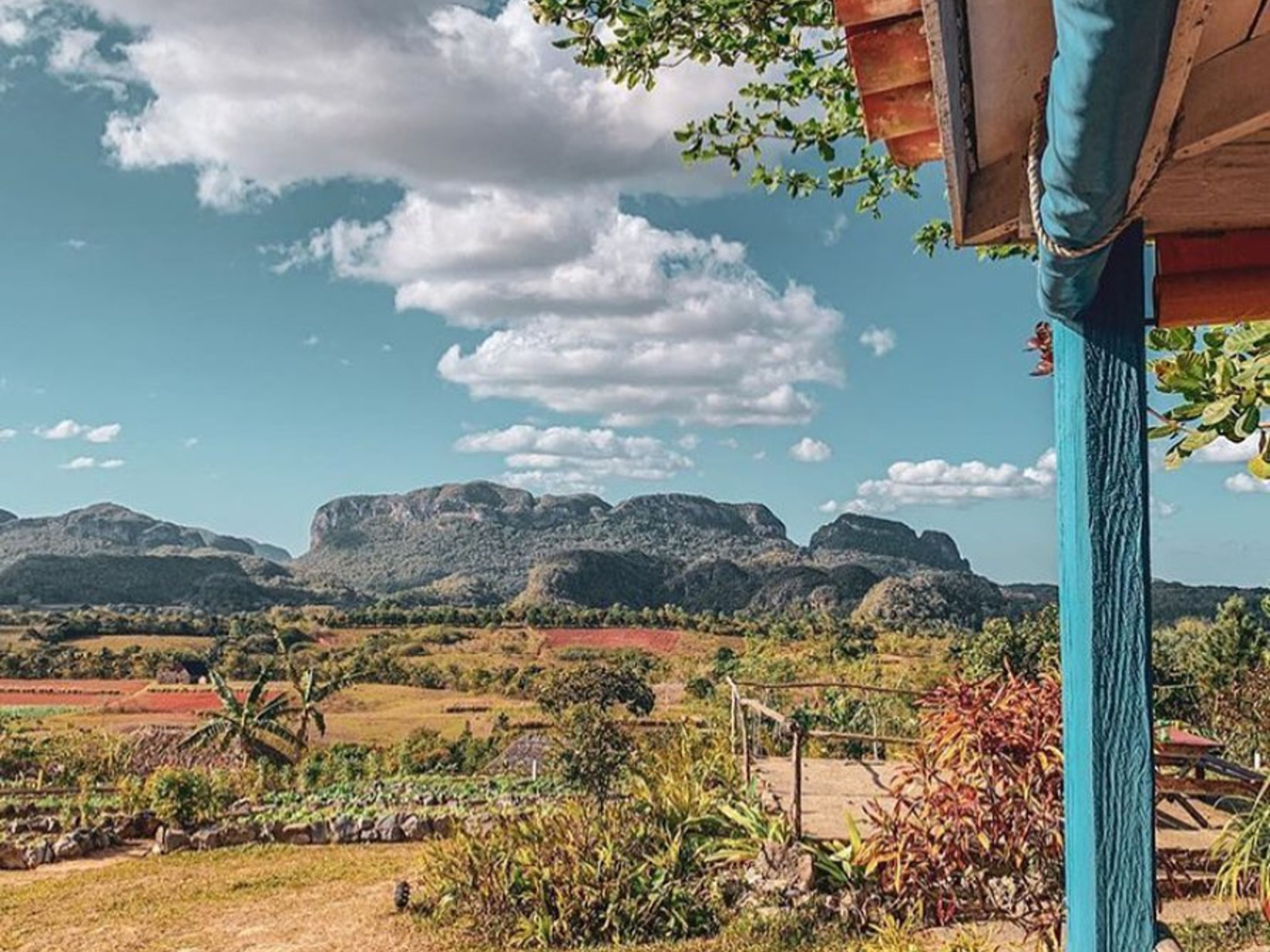 Tour "Viñales + Pranzo Creolo". The Viñales Valley (Valle de Viñales) panoramic view, UNESCO World Heritage Site, Viñales, Pinar del Río, Cuba.
