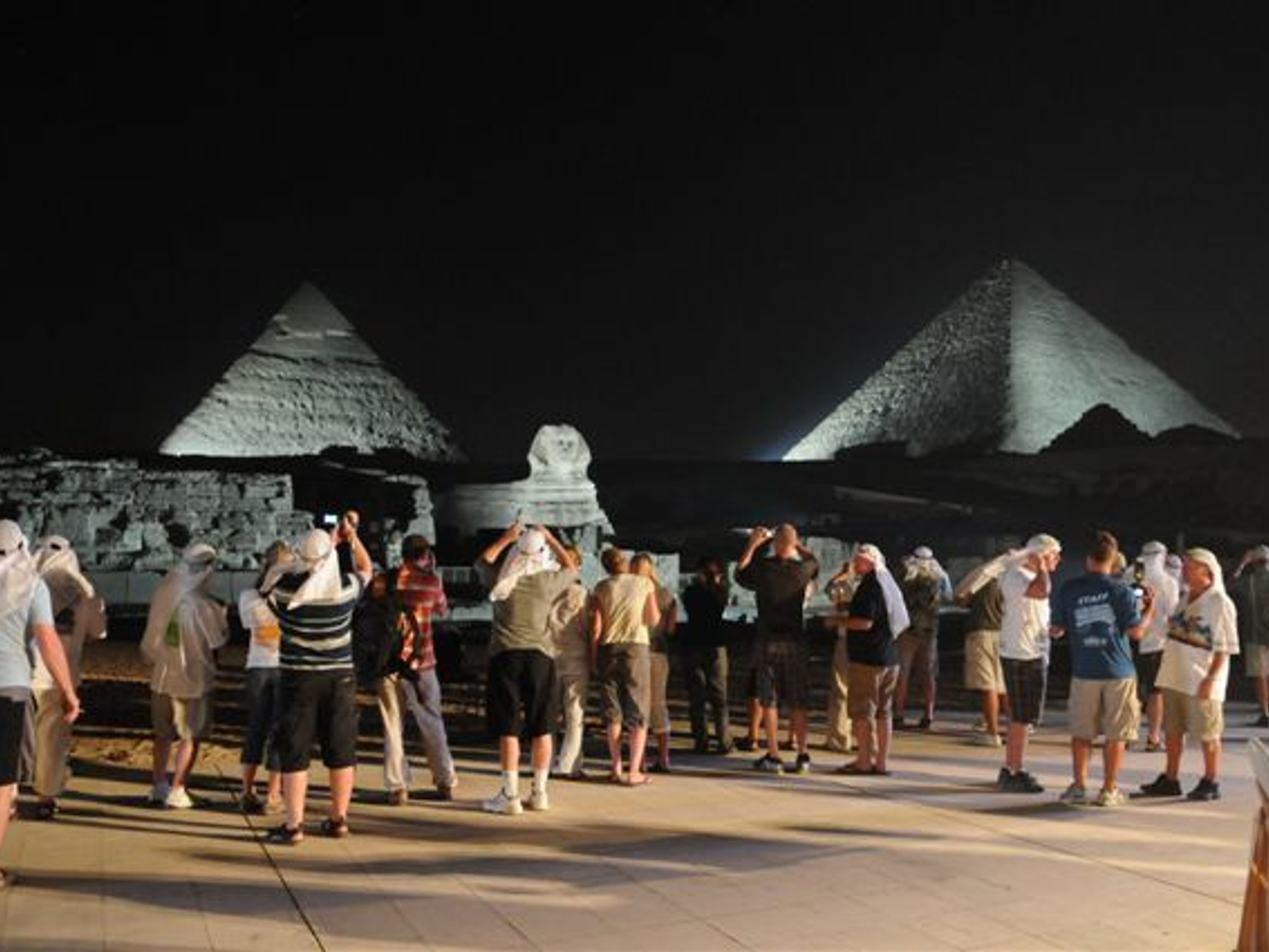 Excursão privada “ESPETÁCULO DE LUZES E SOM NAS PIRÂMIDES DE GIZA”. "LIGHT AND SOUND SHOW AT THE PYRAMIDS OF GIZA" Private Tour, Guiza, Egypt.