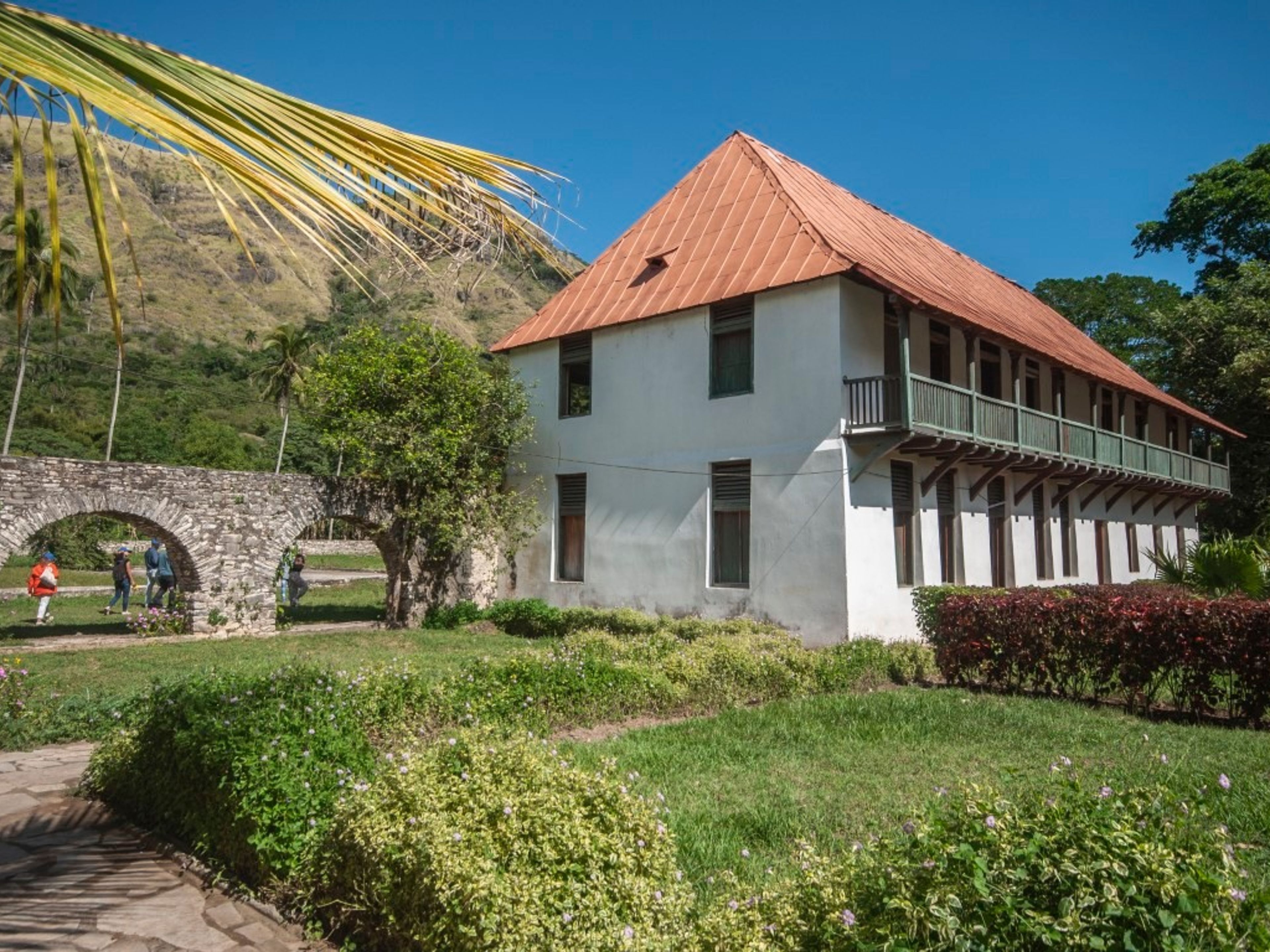 Jeep Tour "ROTTA DEL CAFFÈ. VIVI IL PATRIMONIO E LA TRADIZIONE" (4 giorni / 3 notti). Cafetal Fraternidad panoramic view, Santiago de Cuba, Cuba.