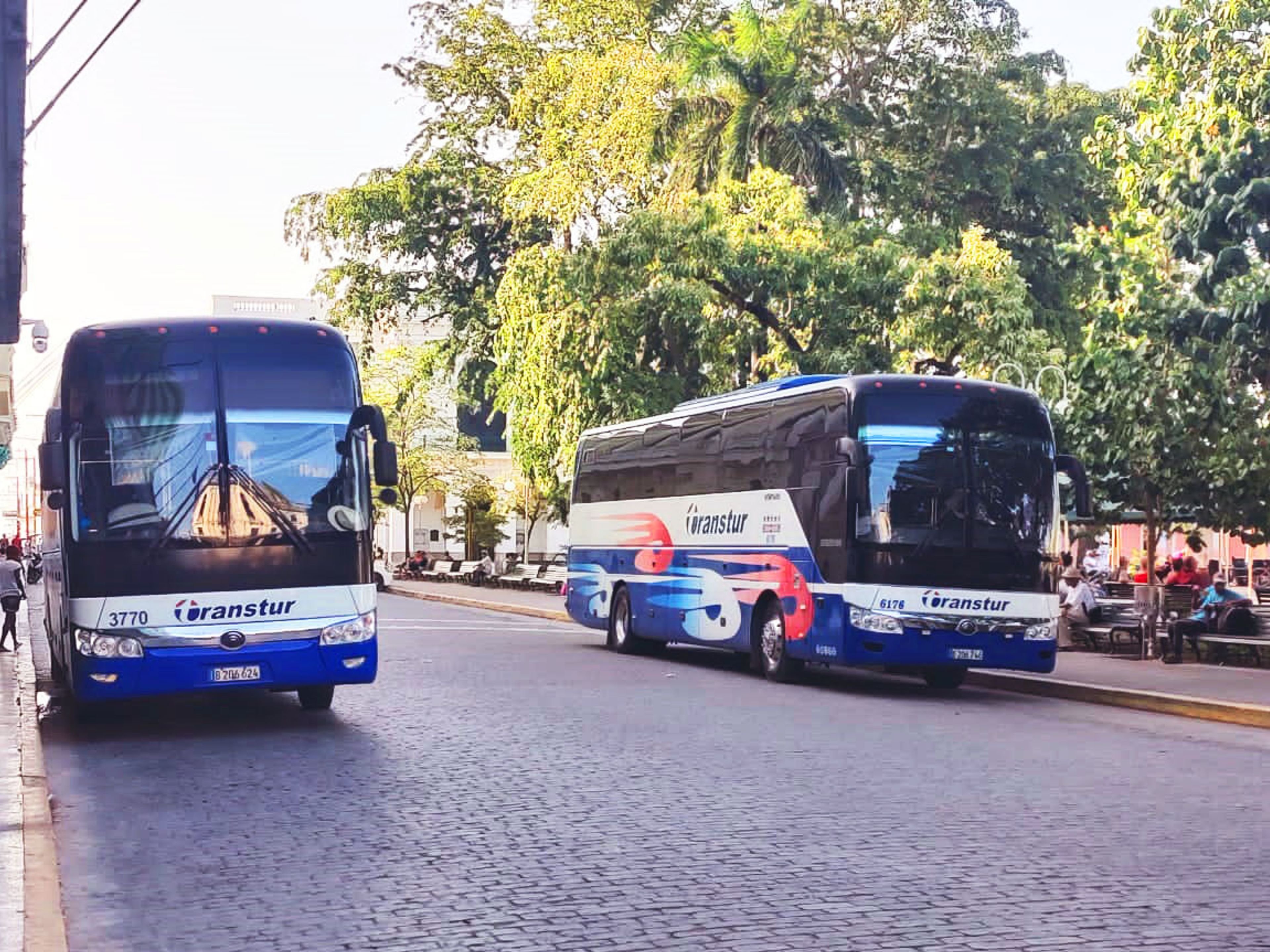 Serviços de transferência colectiva “EL EXPRESO DE CUBA: HAVANA  / CIENFUEGOS / TRINIDAD“