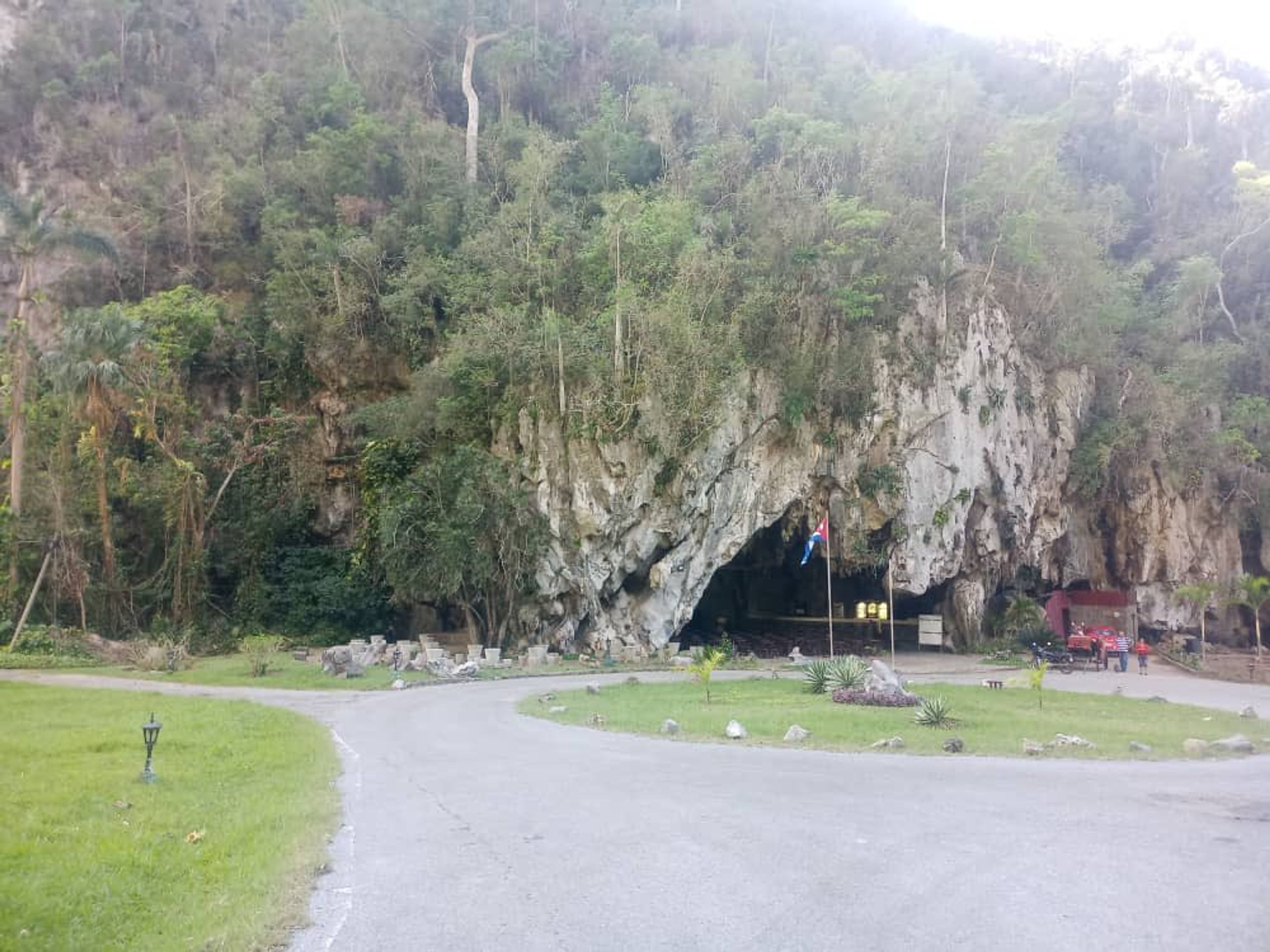 Tour "DÉCOUVREZ LES MERVEILLES SOUTERRAINES DES GROTTES DE VIÑALES". “DISCOVER THE UNDERGROUND WONDERS OF VIÑALES CAVES” Tour, Viñales Valley, Pinar del Río, Cuba.