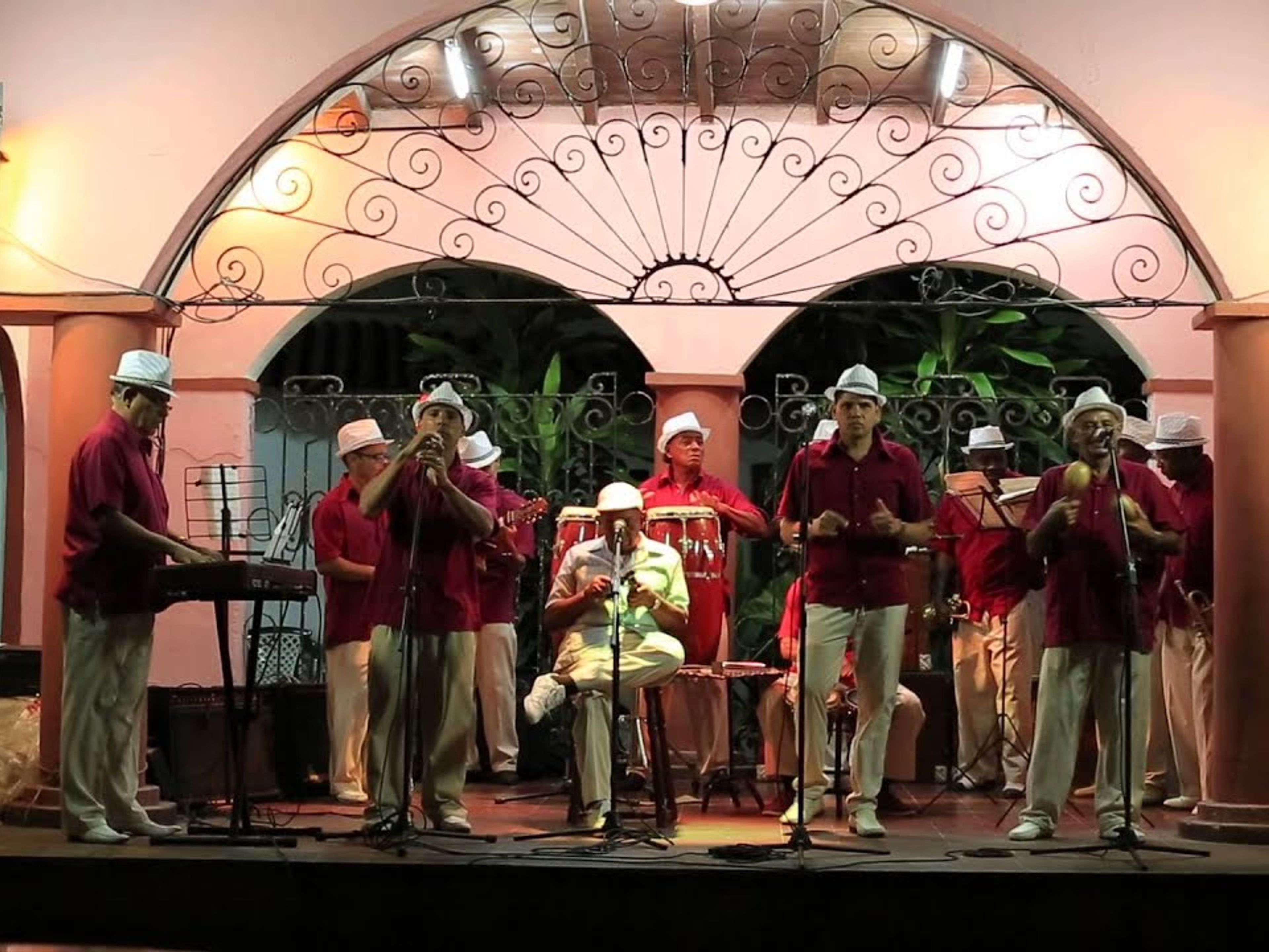 Excursão "Noite de bares em Camagüey". Casa de la Trova, Camaguey City
