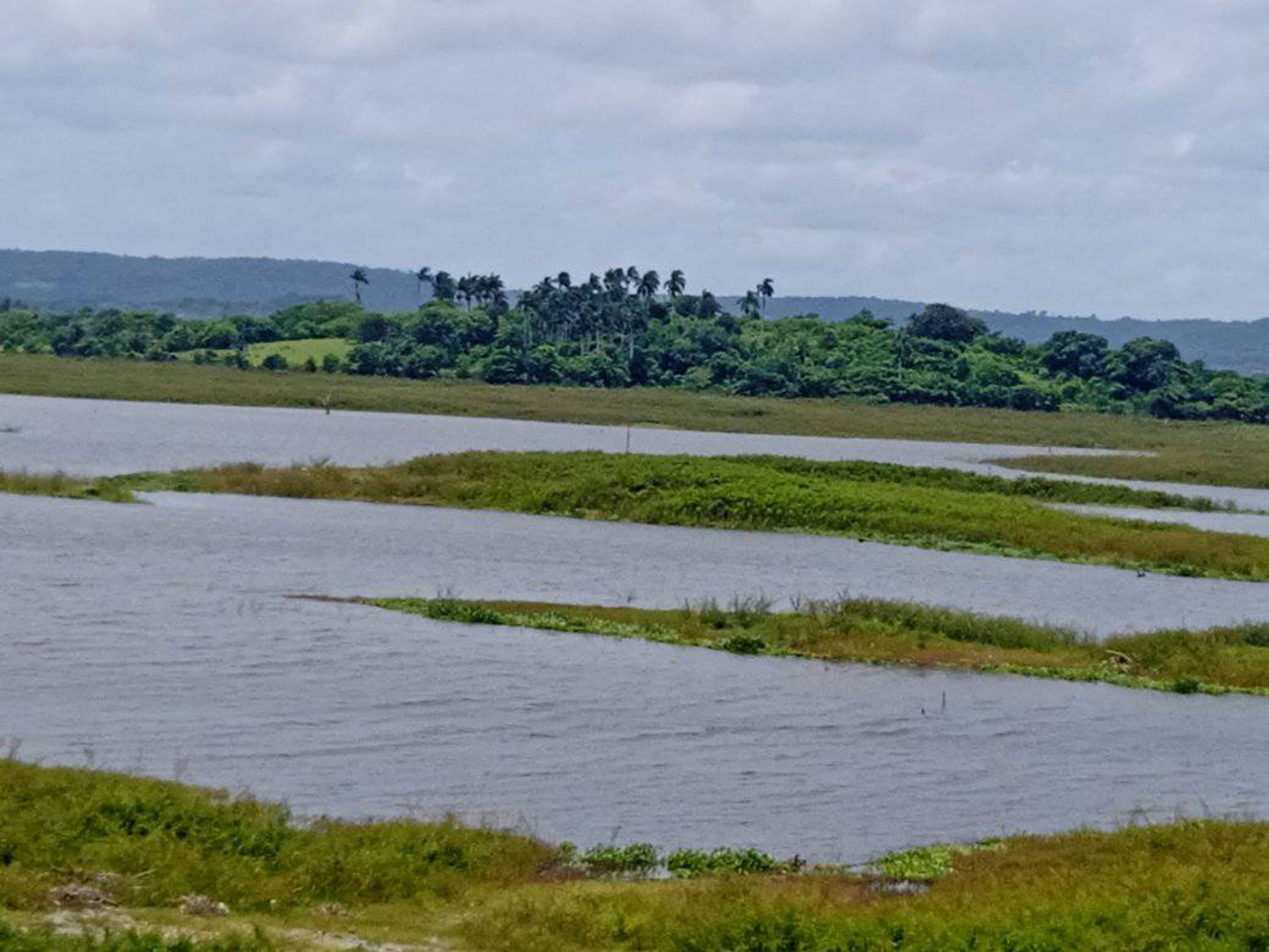 Jeep Safari "ENTLANG DER HABANO-ROUTE". Liberación dam, Florencia, Ciego de Ávila, Cuba.