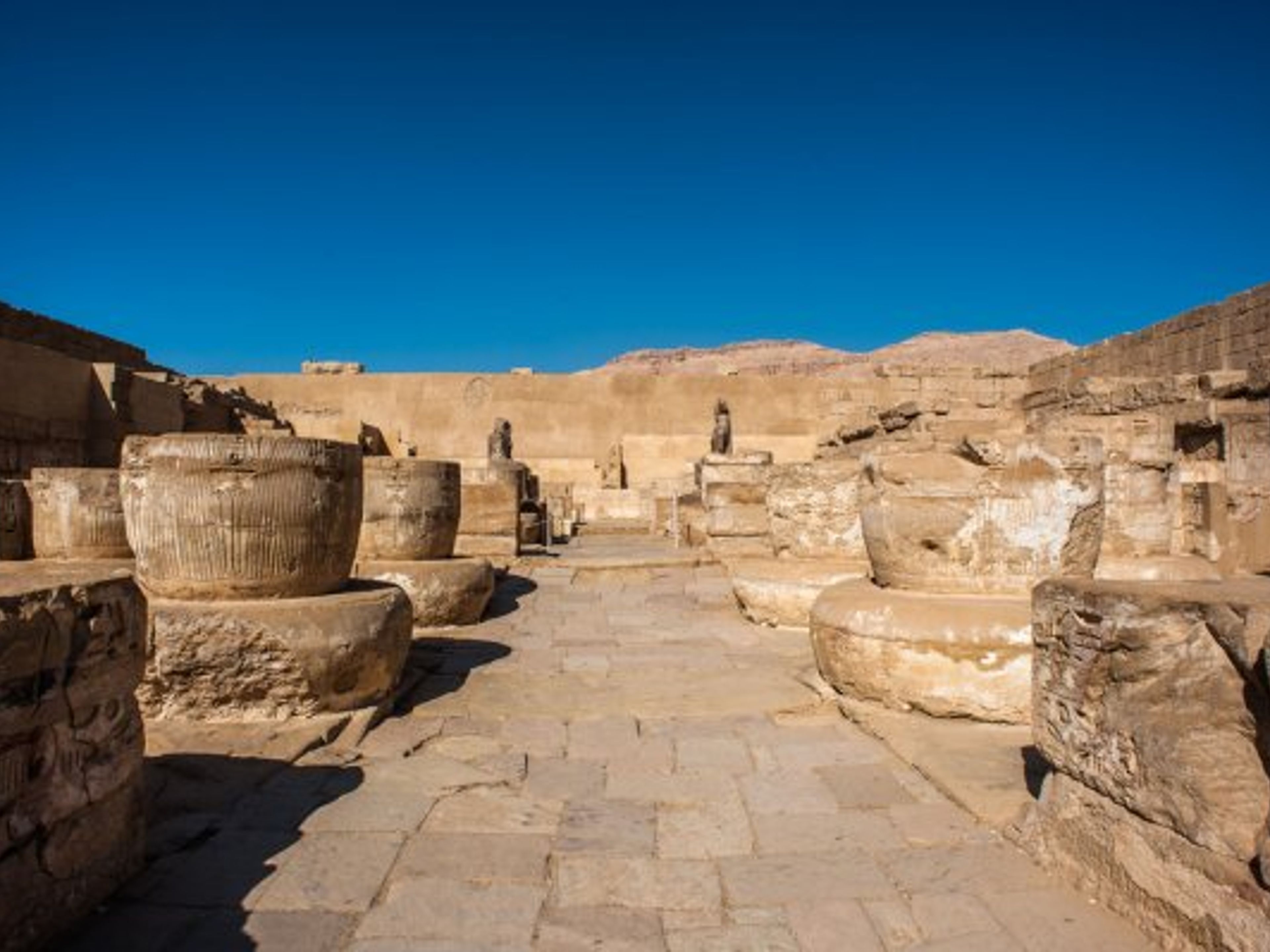 AUSFLUG "TEMPEL VON MEDINET HABU".. null
