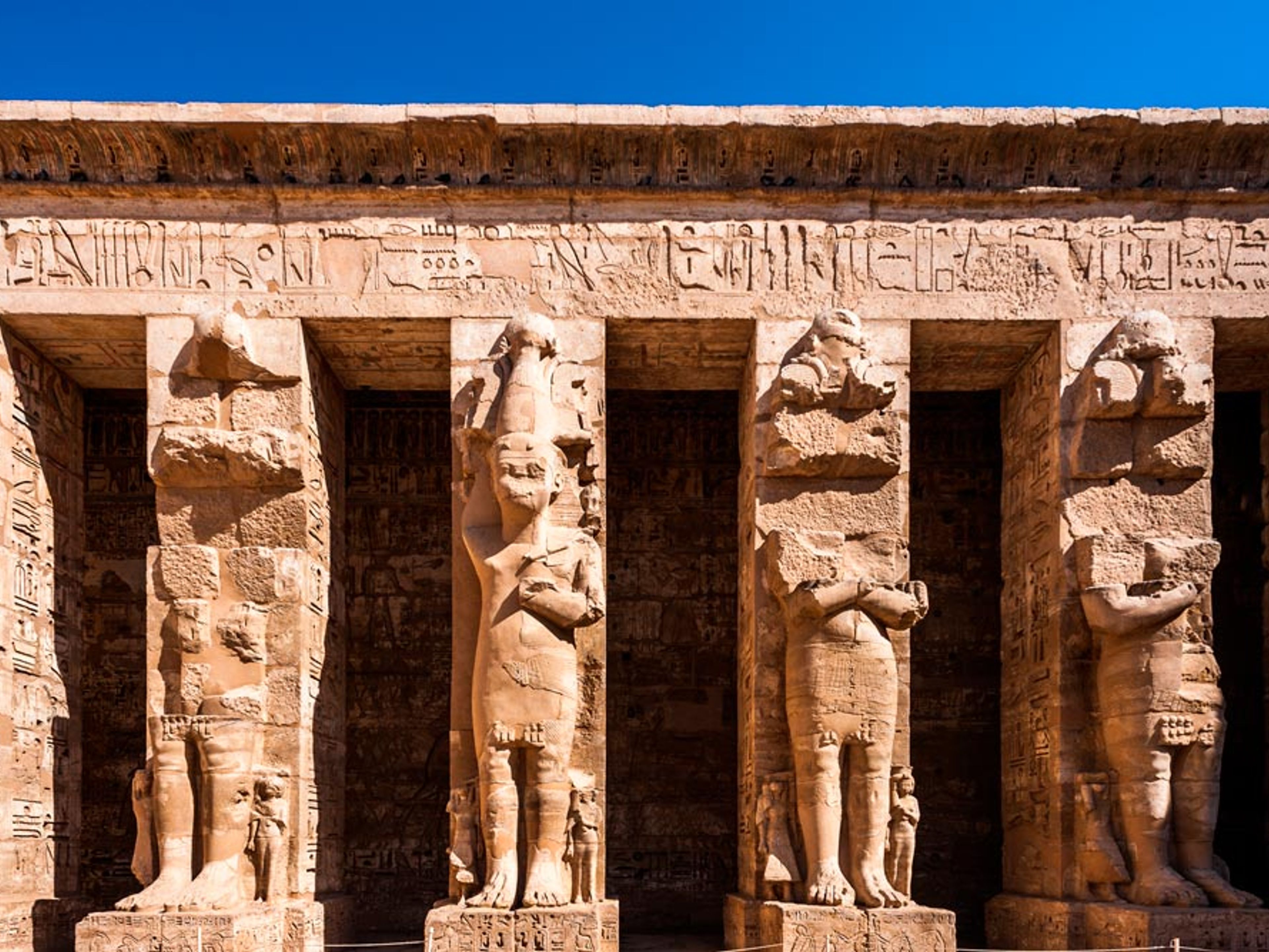 AUSFLUG "TEMPEL VON MEDINET HABU".. null