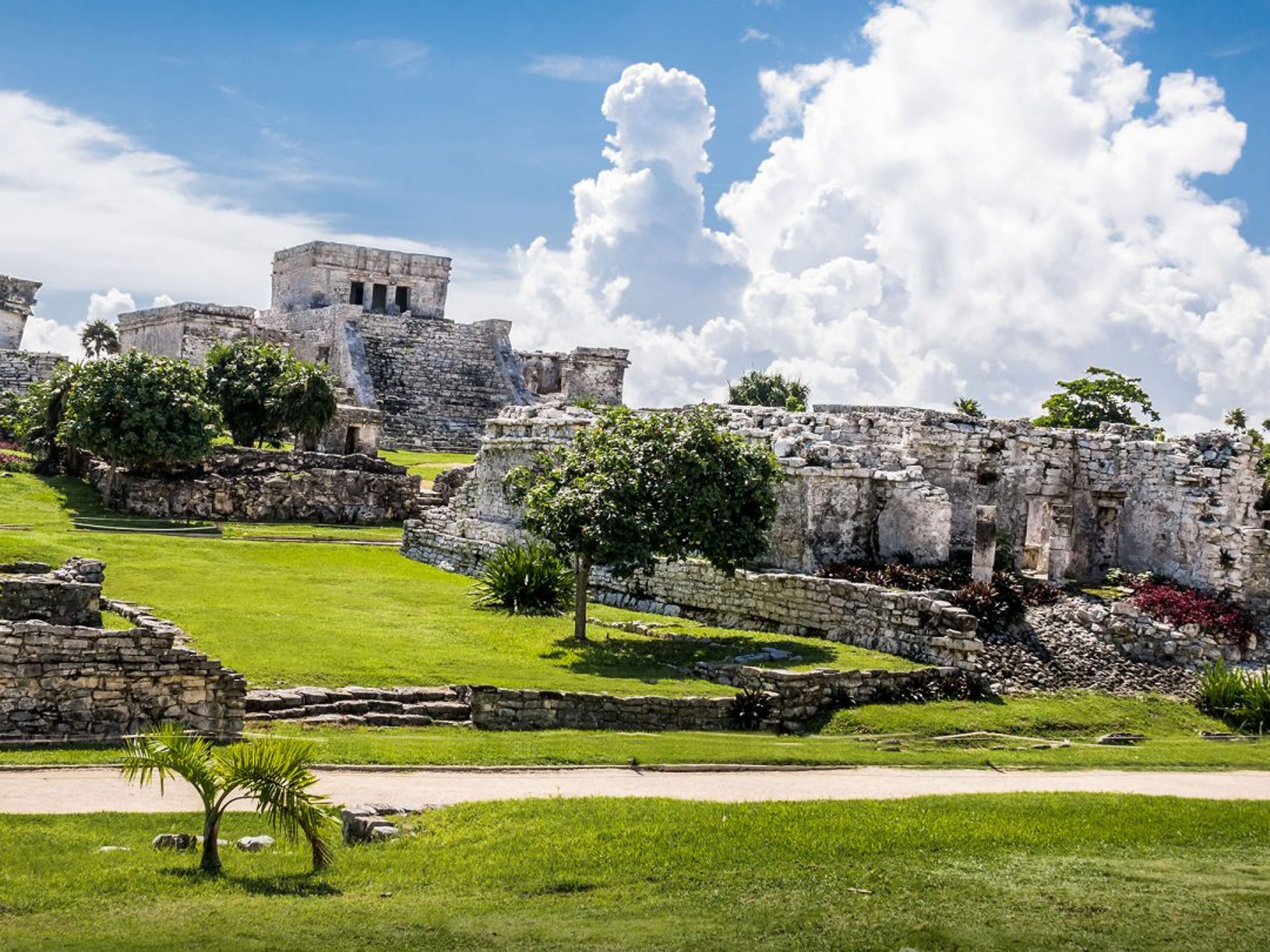 Tour "Tulum Express Plus". Pyramid "El Castillo" in Tulum Archaeological Zone. Tulum, Mexico.