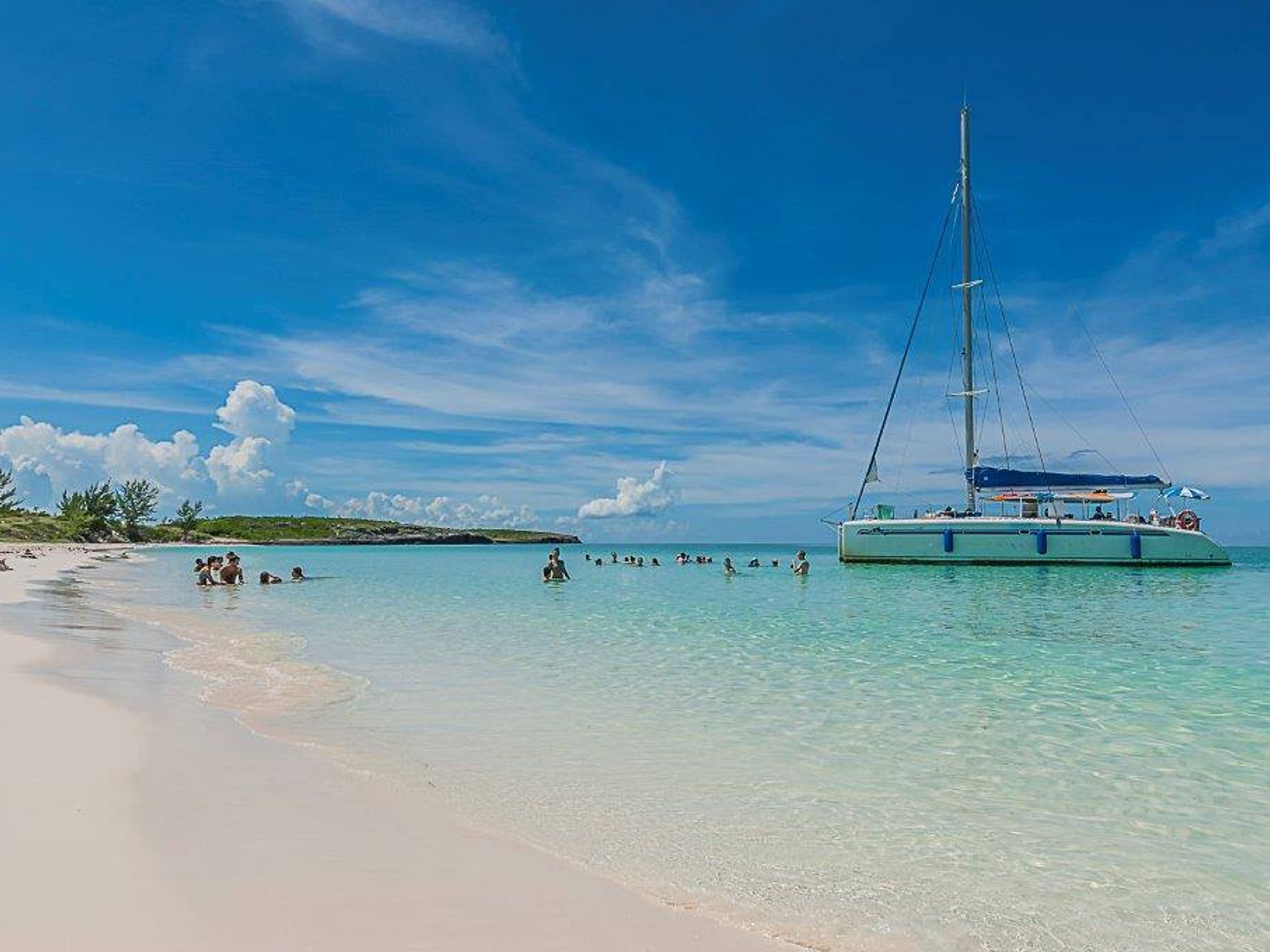 Excursão "PASSEIO DE CATAMARÃ (MEIO DIA)"