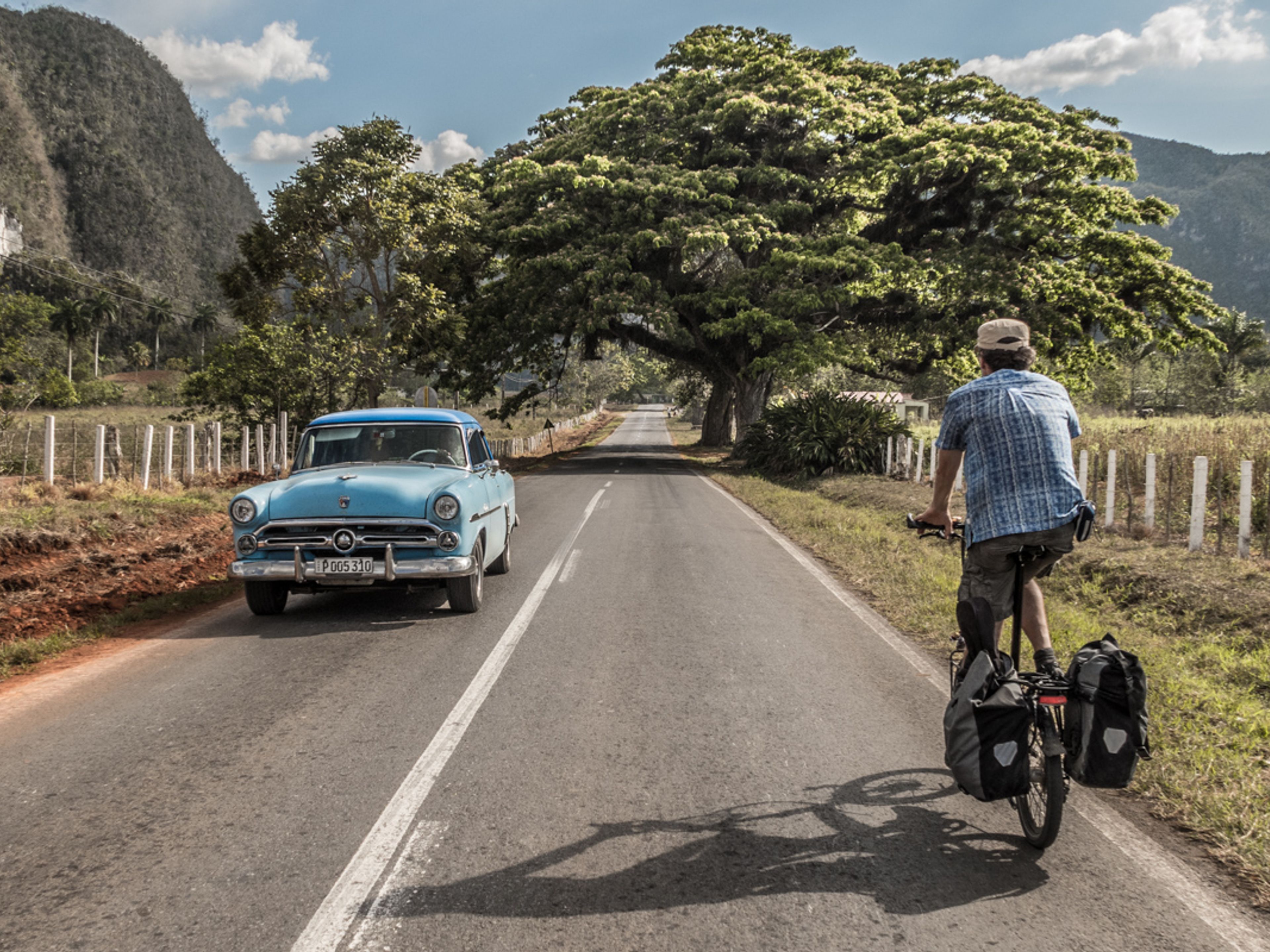 "Tour in bicicletta alla spiaggia di Cayo Jutias". Cycling Tour from Viñales Valley to Cayo Jutias Beach, Pinar del Río