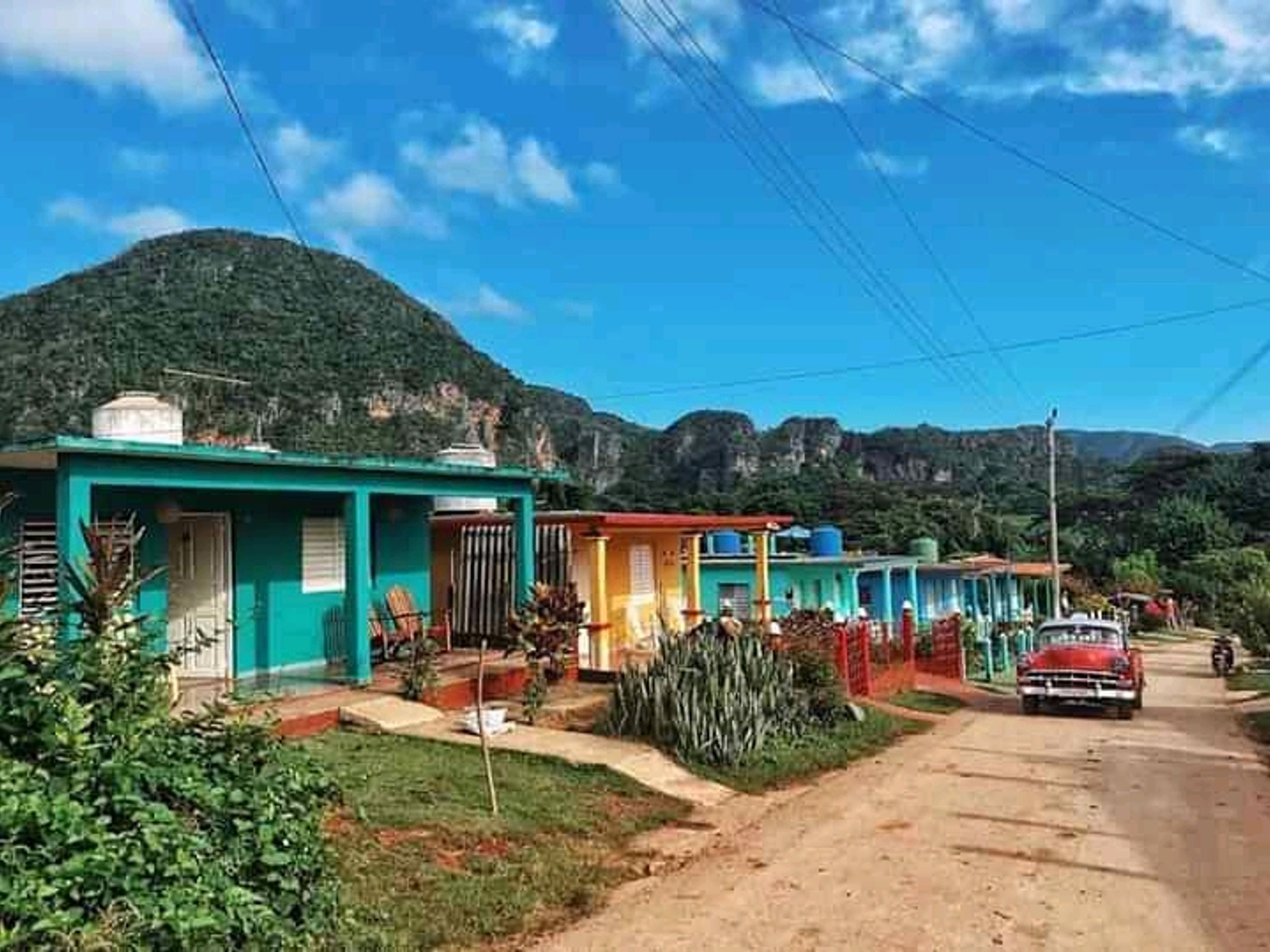 Excursion privée à "Las Terrazas-Soroa-Viñales Valley et la ville de Pinar del Rio" en voitures anciennes américaines