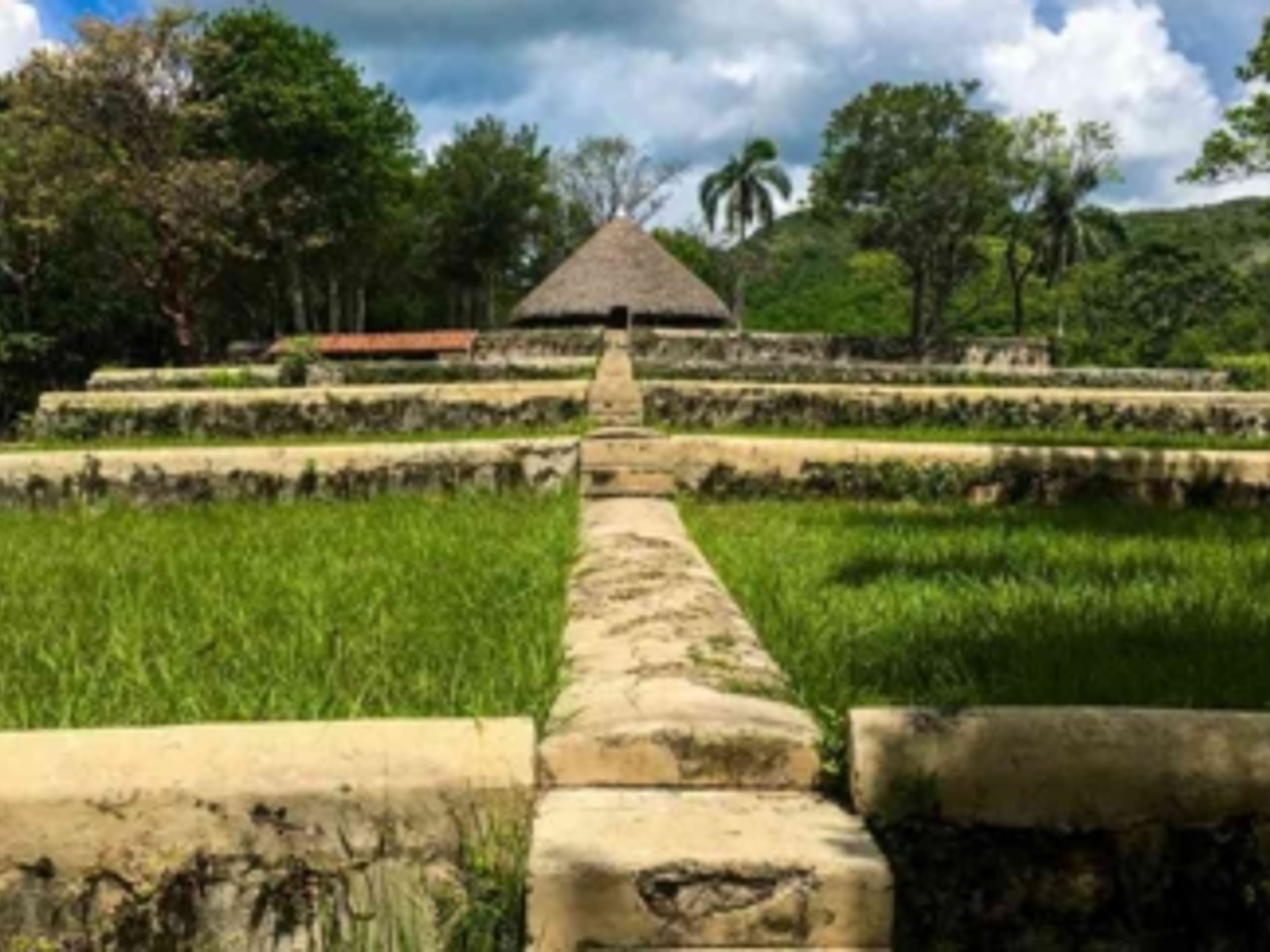 Excursion privée à "Las Terrazas-Soroa-Viñales Valley et la ville de Pinar del Rio" en voitures anciennes américaines. Private-tour-to-las-terrazas-soroa-vinales-valley-and-city-of-pinar-del-rio-in-american-classic-cars