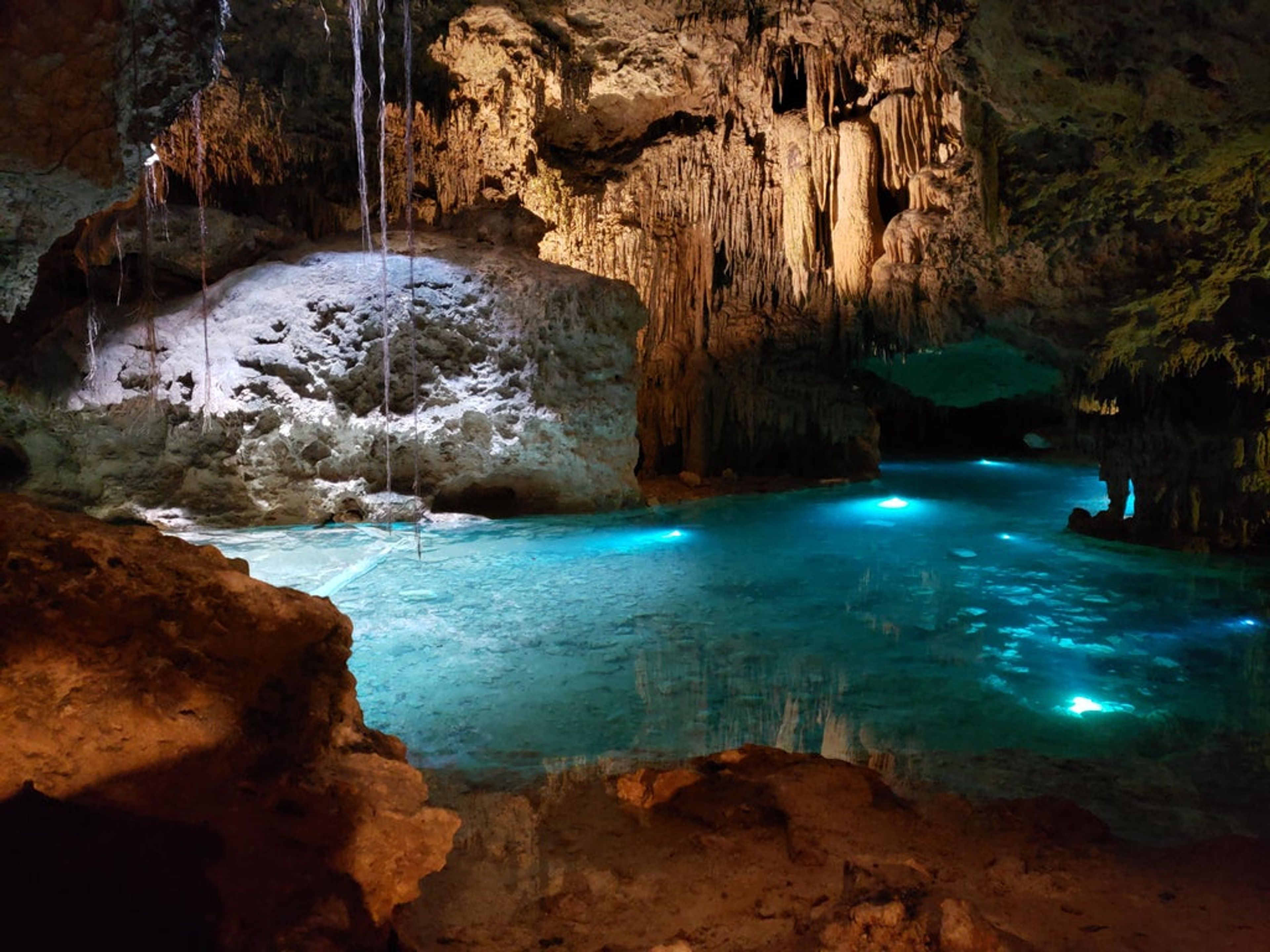 Excursão "Xplor saindo de Cancun". Swim in the Stalactive river in Xplor Park, an incredible journey in Playa del Carmen, Yucatan Peninsula. Mexico.