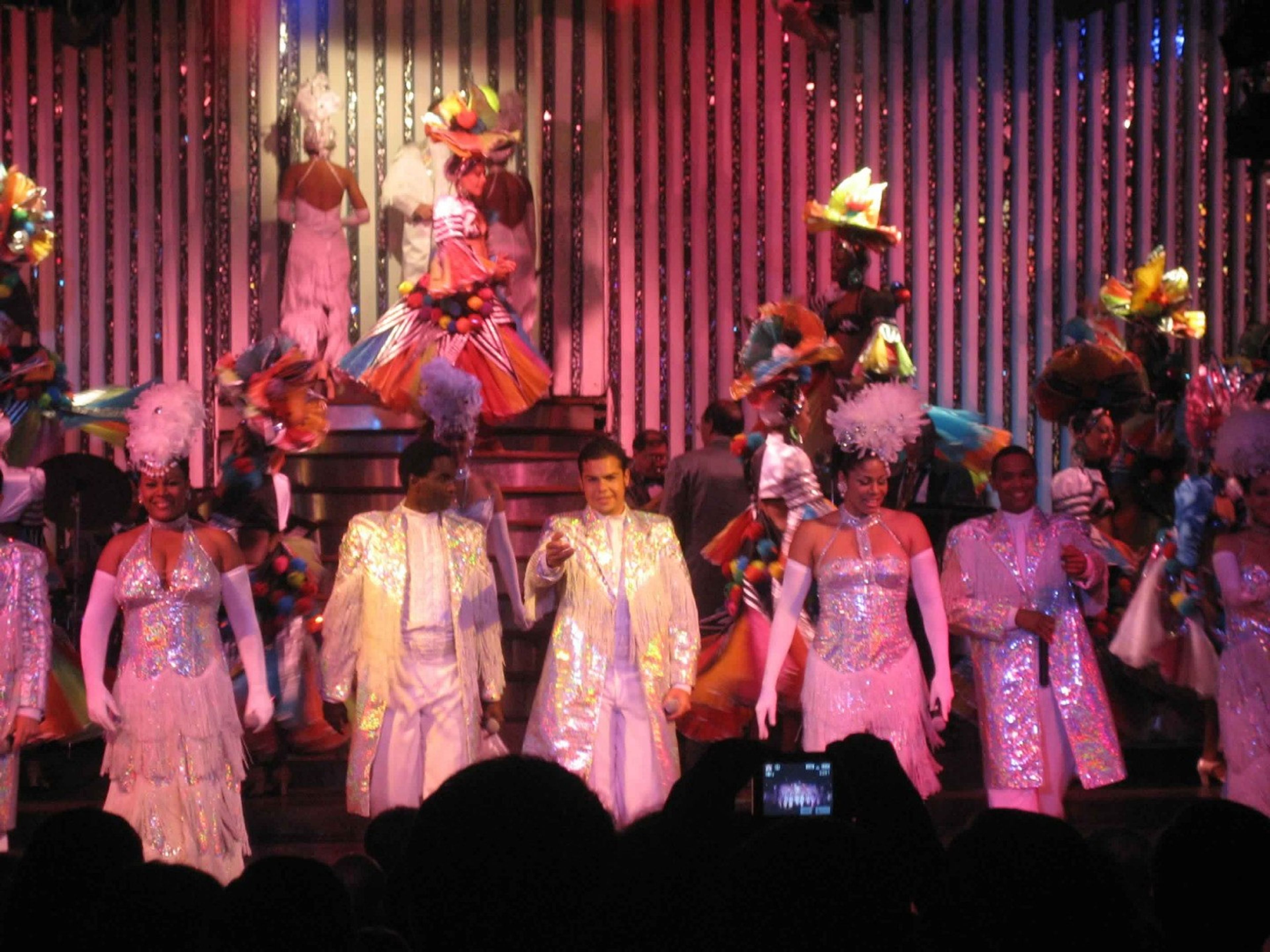 Excursión privada "ESPECTÁCULO CABARET PARISIEN GRAN SHOW "MI HABANA BAILA" EN AUTOS CLÁSICOS AMERICANOS (TECHO DURO - TECHO ABIERTO)". CABARET PARISIEN GRAND SHOW " HABANA DE FIESTA", Hotel Nacional de Cuba, La Habana, Cuba.