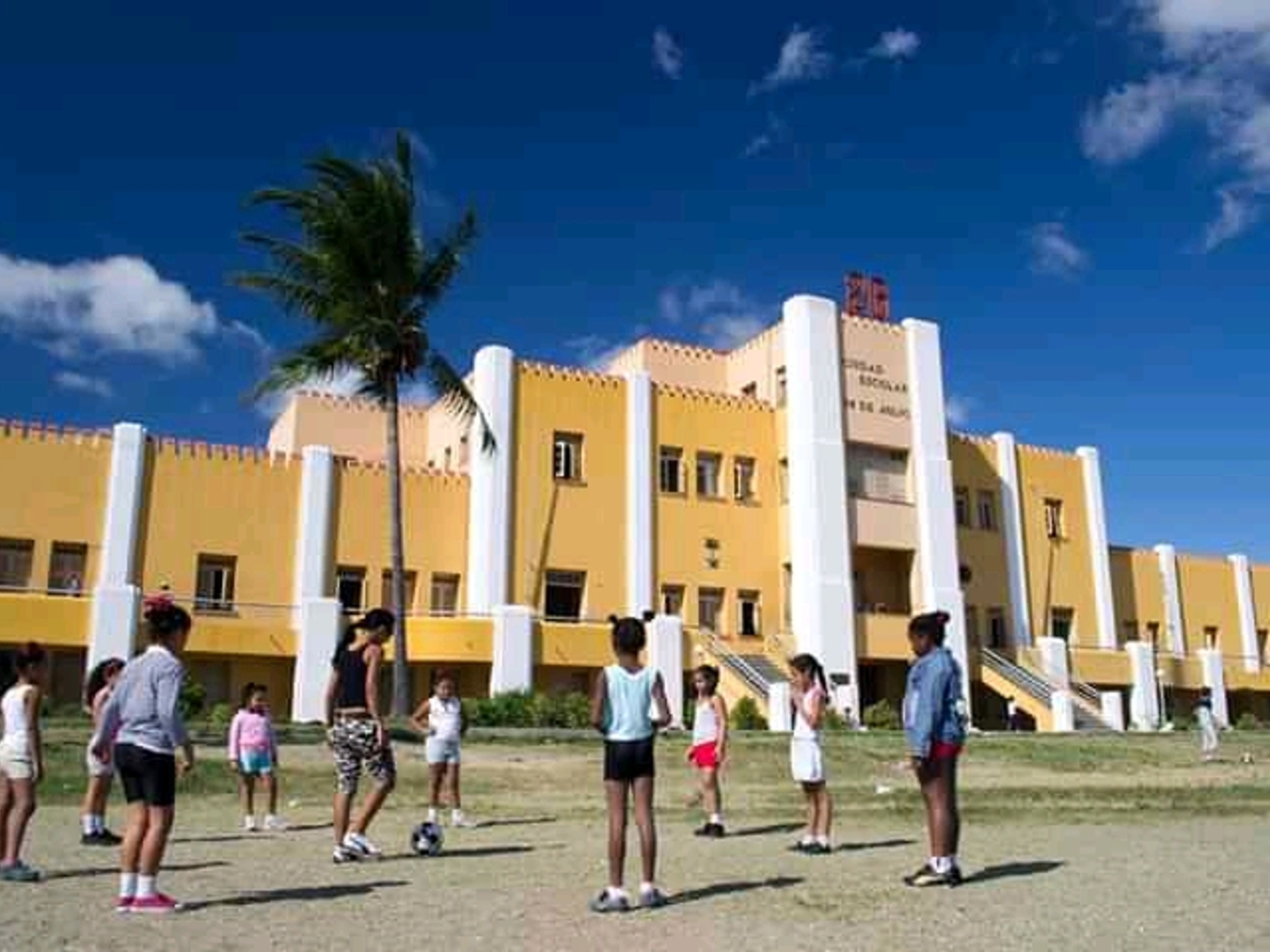 Excursión "CITY TOUR SANTIAGO DE CUBA". Cuartel Moncada, Santiago de Cuba city