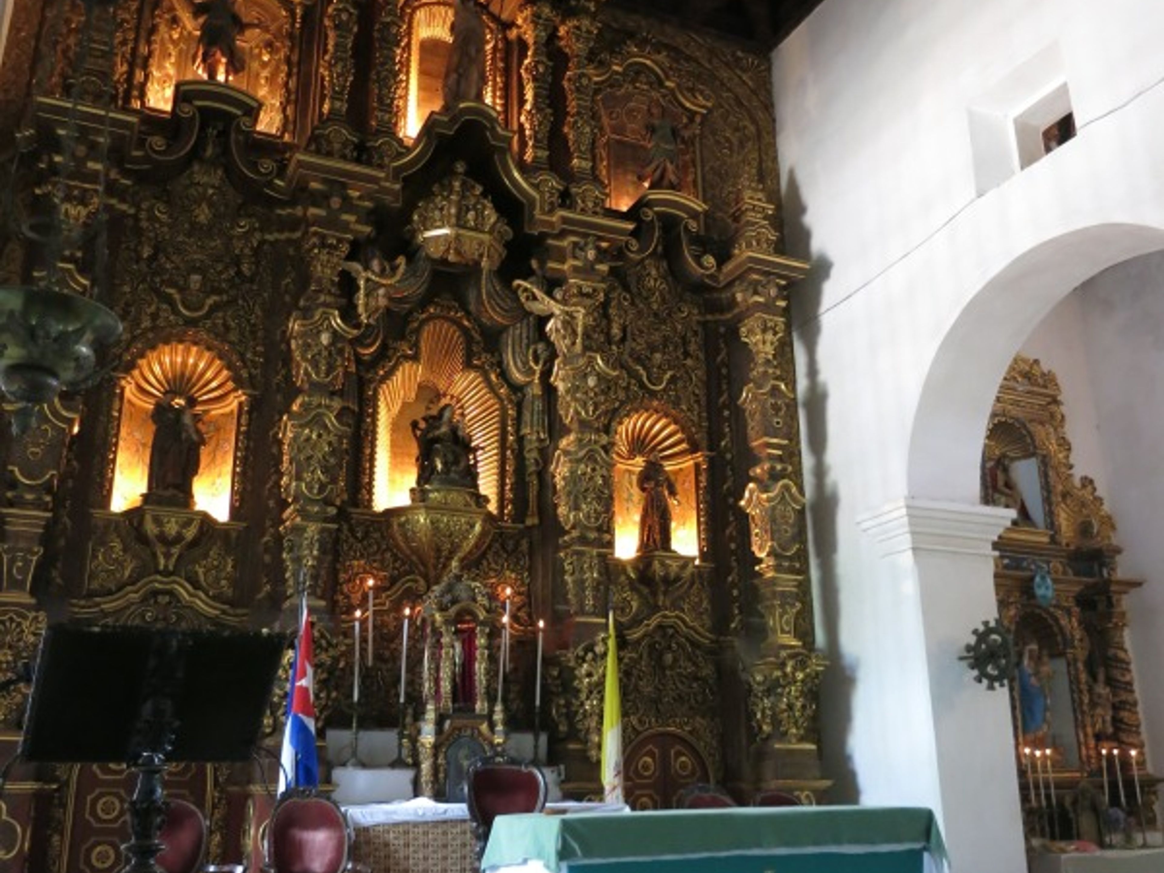 "KAFFEE UND TABAK" Tour. The San Juan Bautista Parish Church interior view, Remedios, Villa Clara, Cuba.