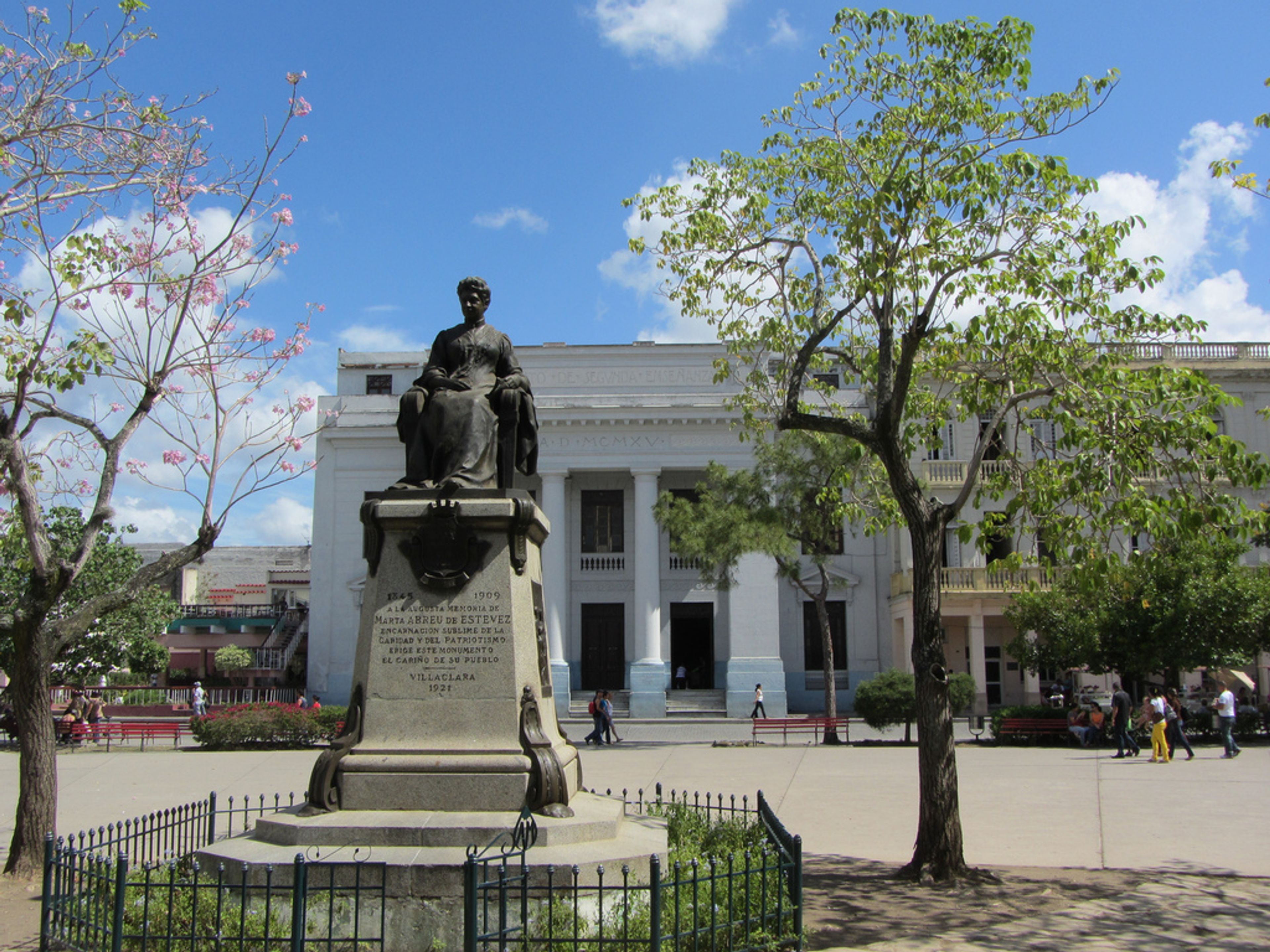 Tour “A SANTA CLARA“. Leoncio Vidal Central Park panoramic view, Santa Clara, Villa Clara, Cuba.