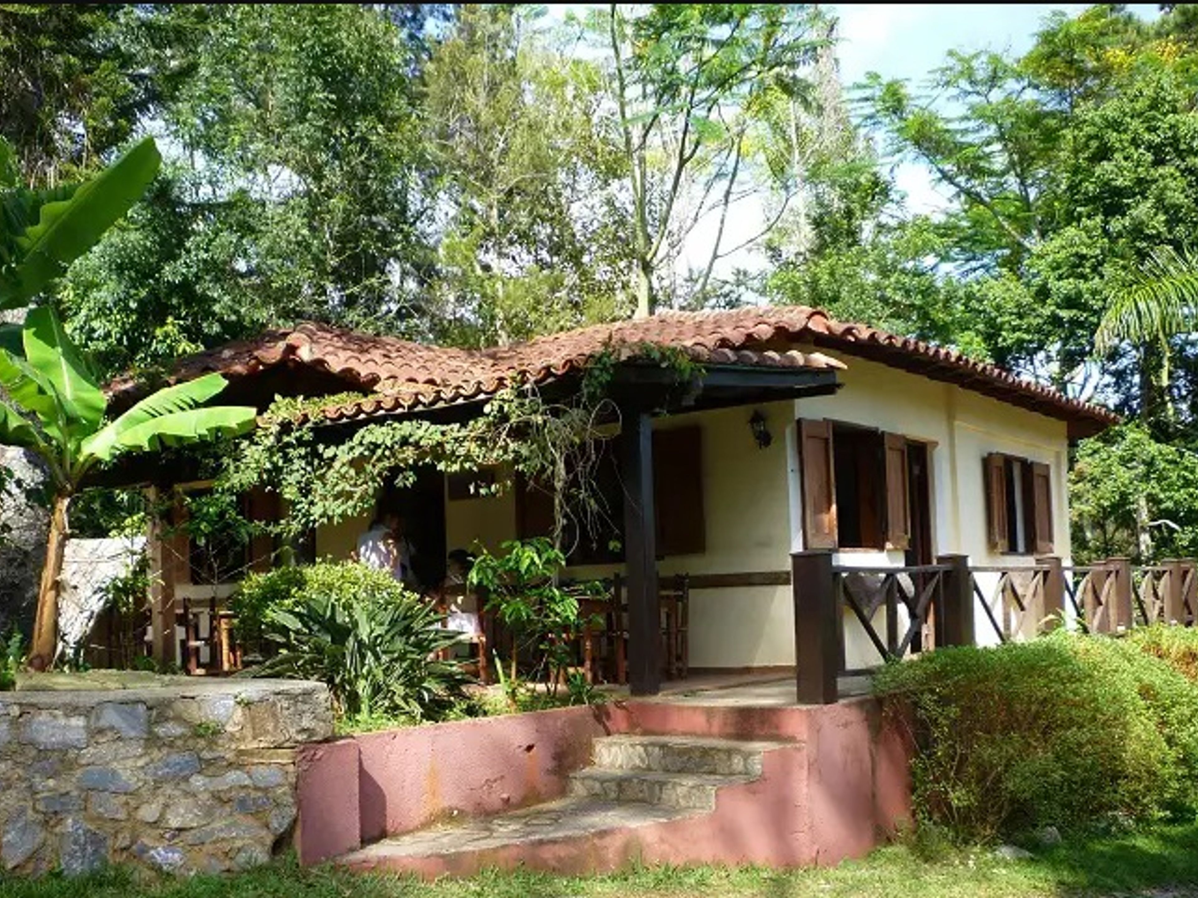 Jeep Safari "ESPECIAL TRINIDAD CON TOPES DE COLLANTES (Variante II)". Coffee House in Topes de Collantes, Cuba