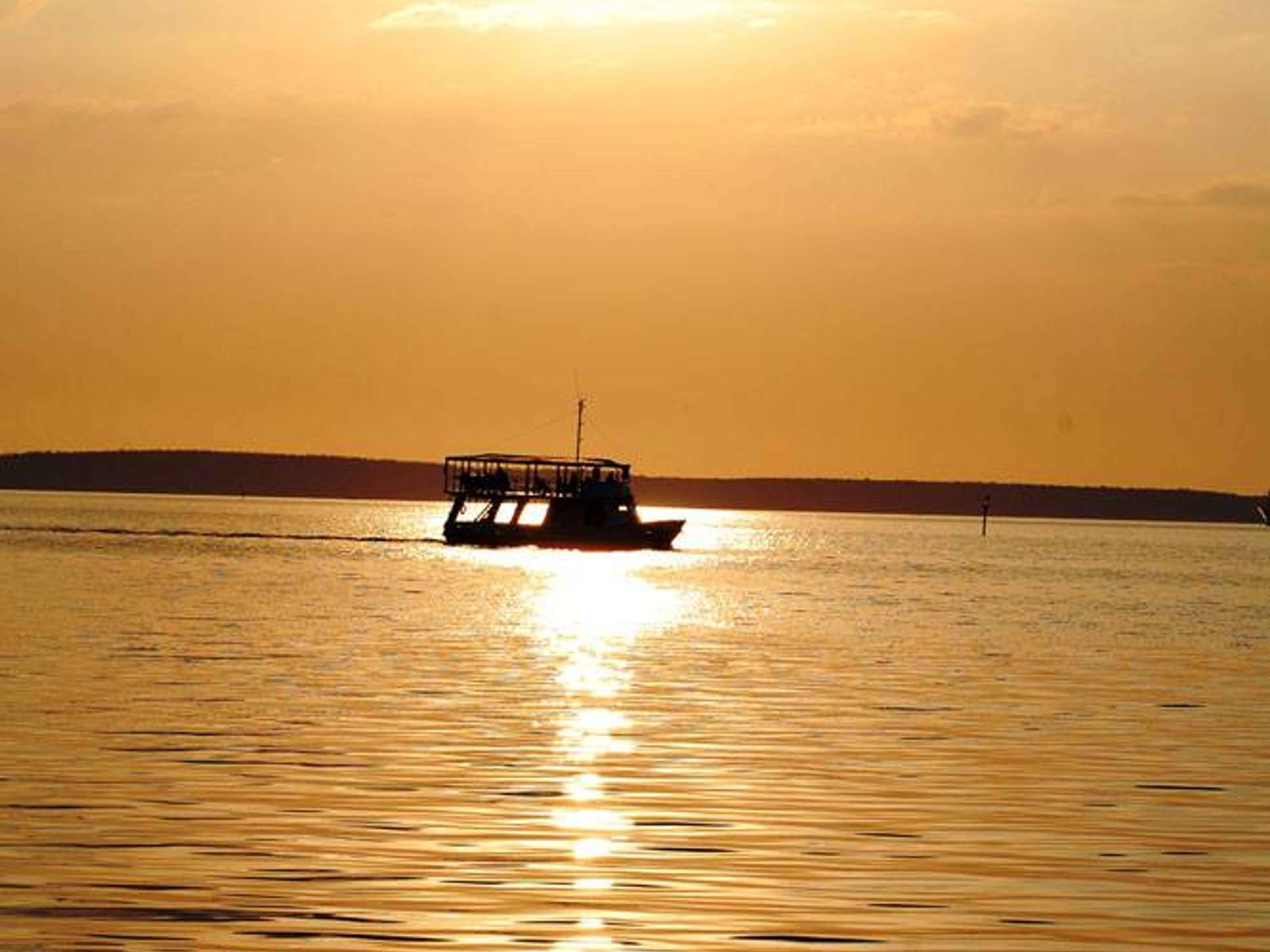 Excursión "PASEO EN BARCO POR LA BAHÍA DE CIENFUEGOS CON PUESTA DE SOL"