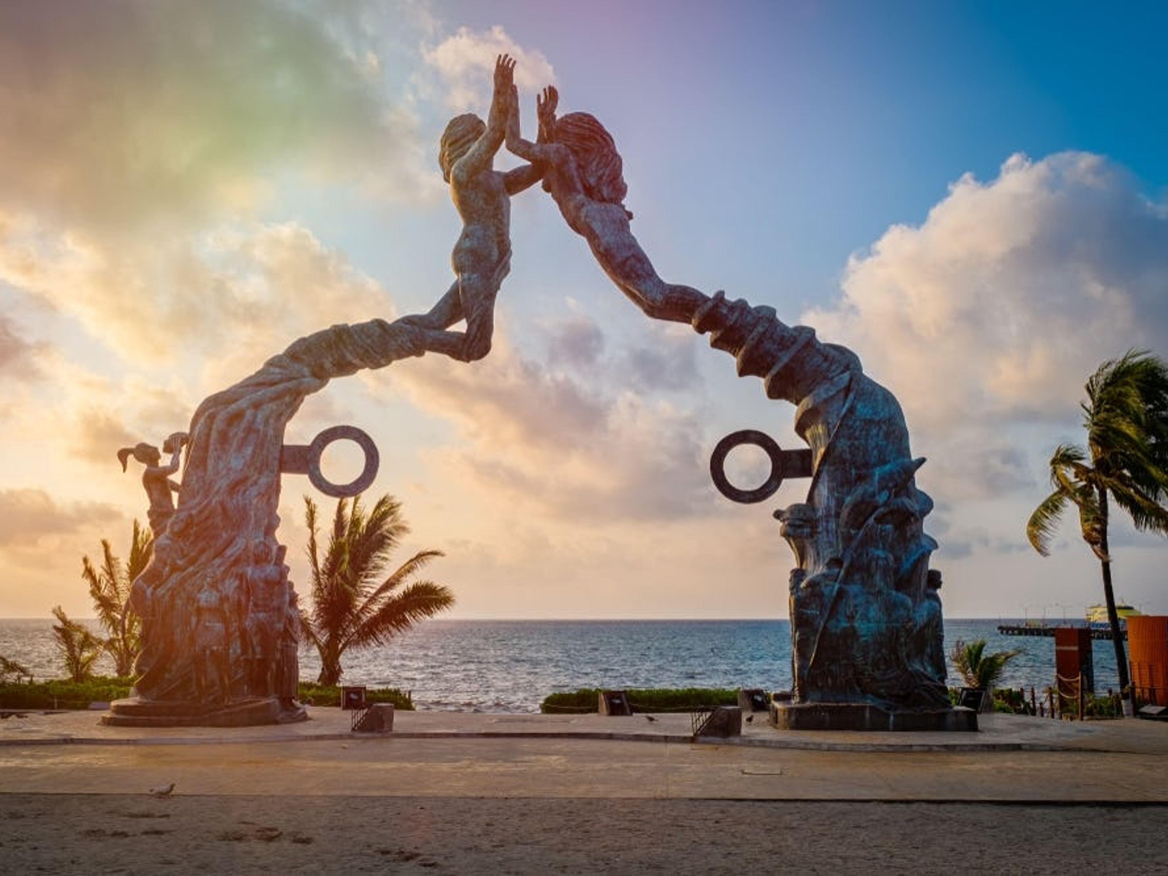 Tour "Tulum + Playa del Carmen". Playa del Carmen, crystal clear waters and fine white sand in Mexico. Yucatan Peninsula.