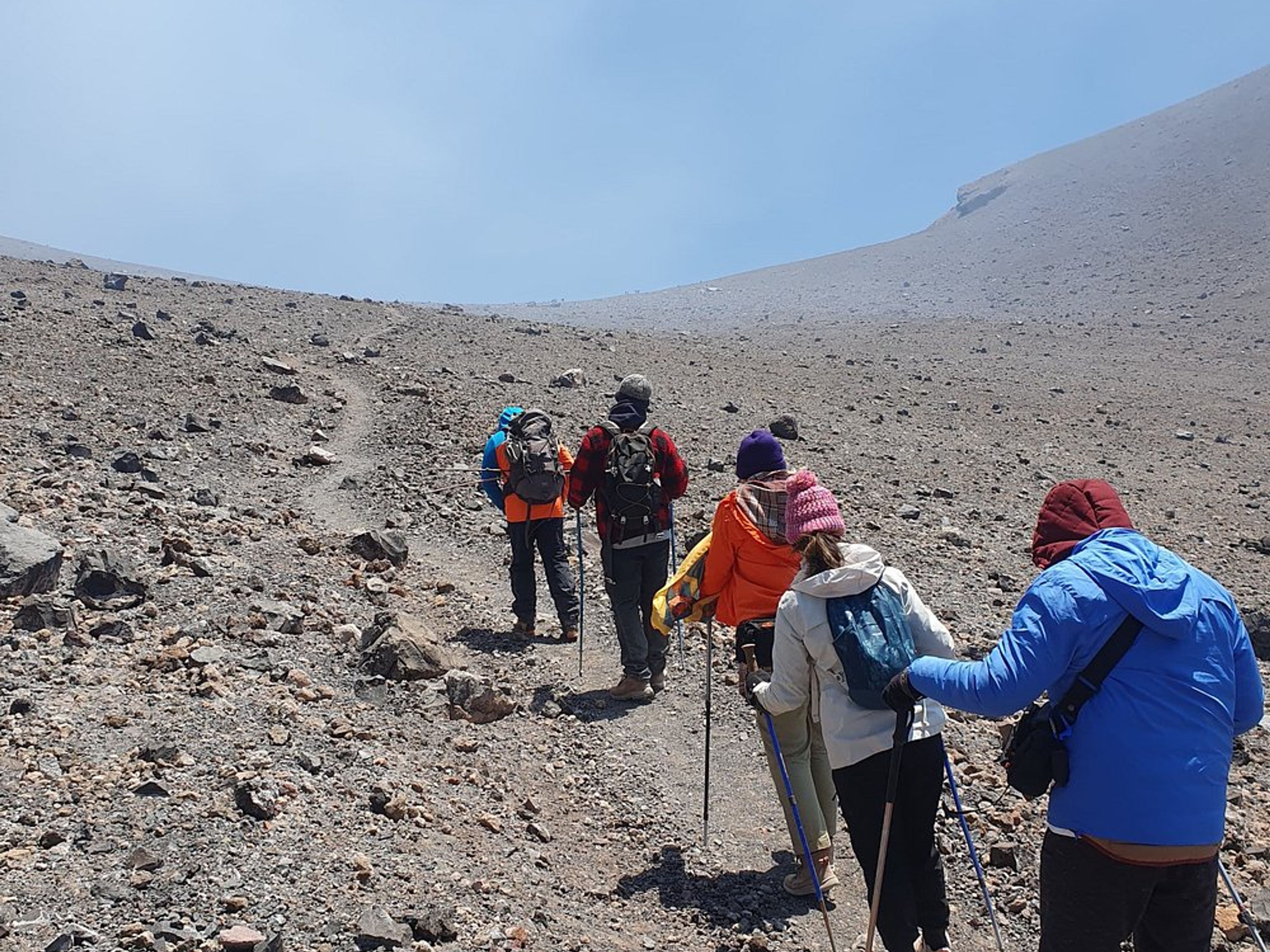 "GANZTAGESTOUR TREKKING AM VULKAN LÁSKAR" Tour. "FULL DAY TREKKING LÁSKAR VOLCANO" Tour, San Pedro de Atacama, Chile.