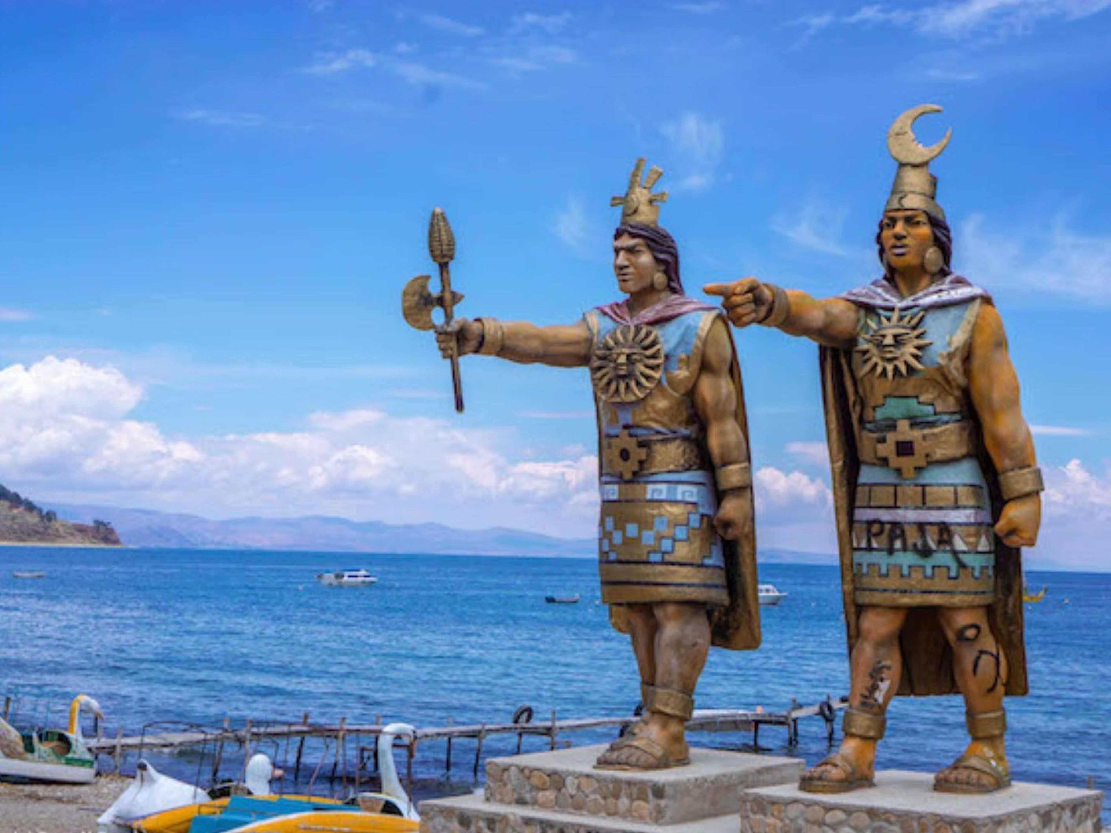 TOUR A "COPACABANA". Incan Figures, symbol of Copacabana