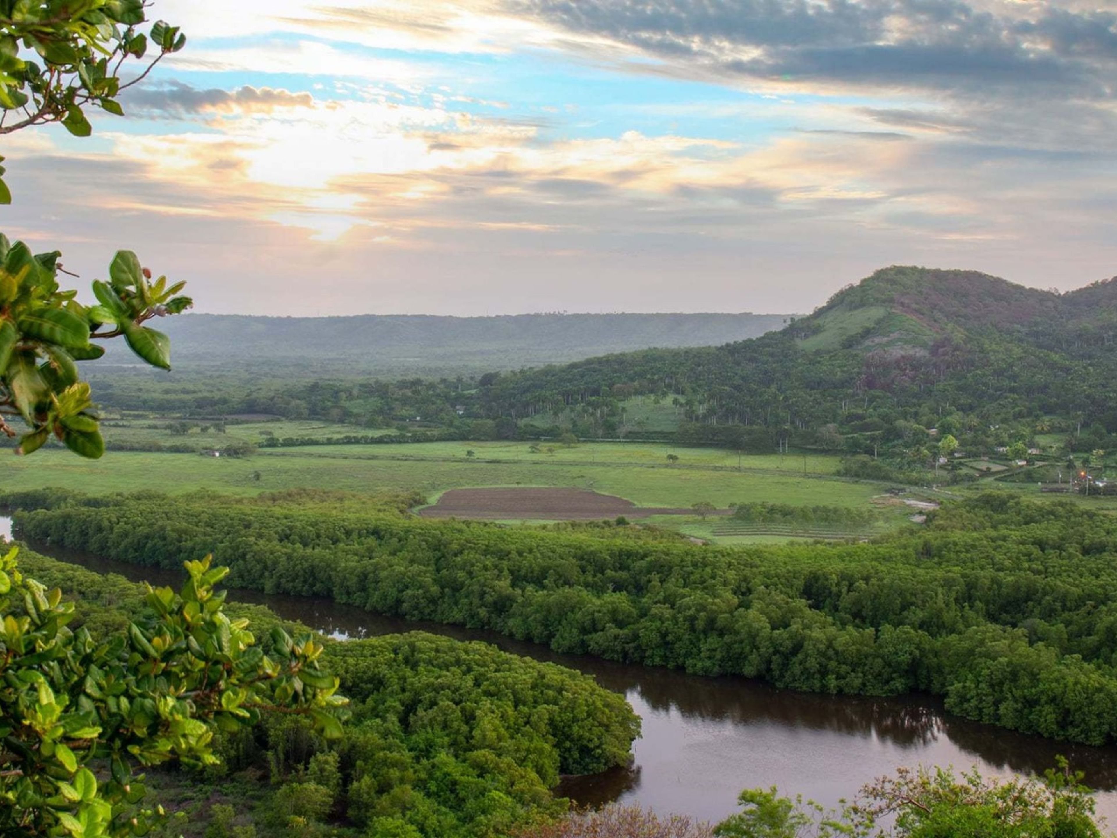 Excursão "DIVERSÃO NAS GRUTAS DE MATANZAS". The Yumuri valley, panoramic view, Matanzas, Cuba.