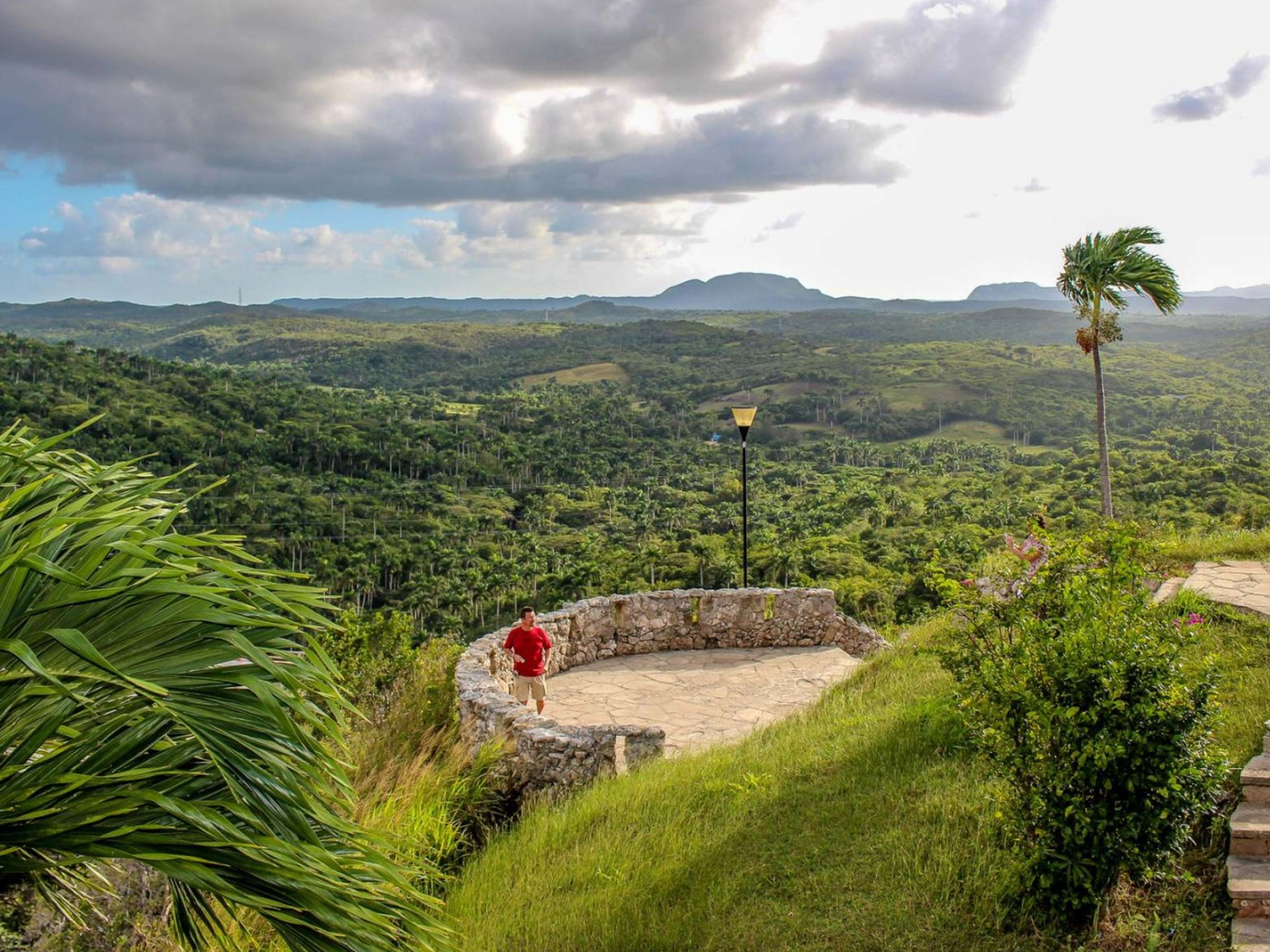 Excursão "DIVERSÃO NAS GRUTAS DE MATANZAS". The Yumuri valley, panoramic view, Matanzas, Cuba.