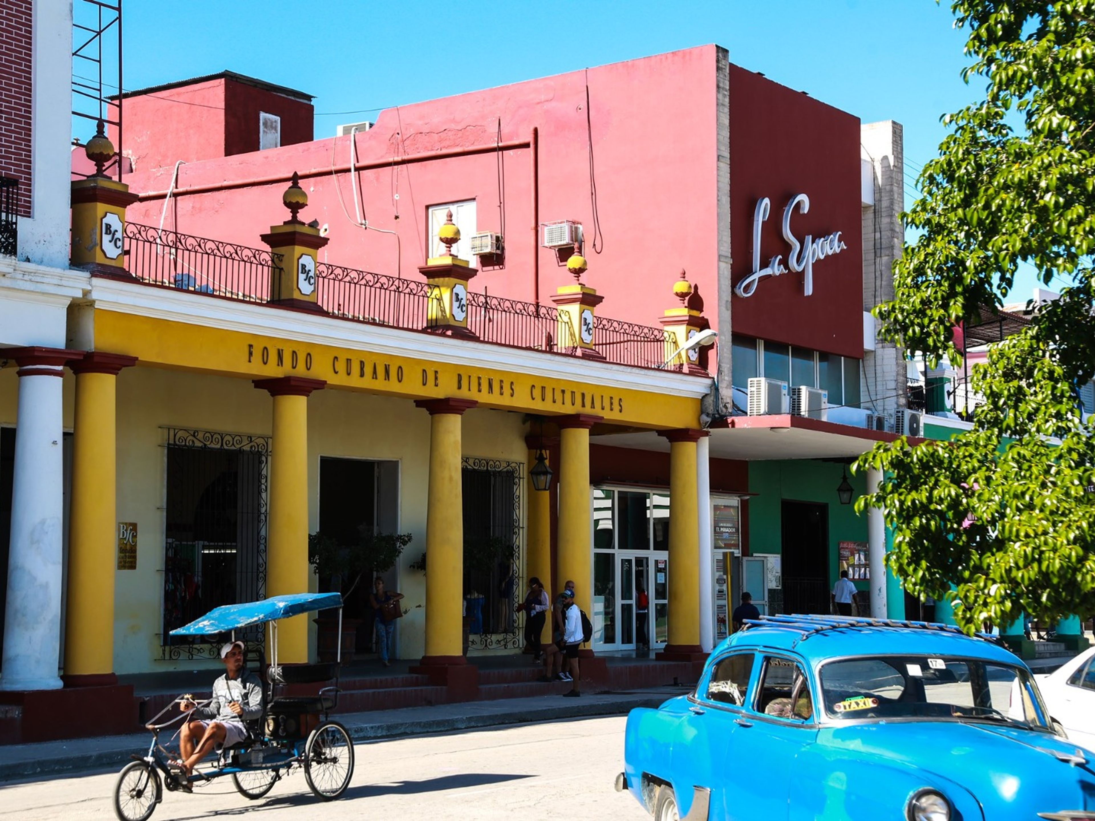 Excursión “HOLGUÍN AUTÉNTICO”. Calixto Garcia central park, City of Holguín, Cuba.