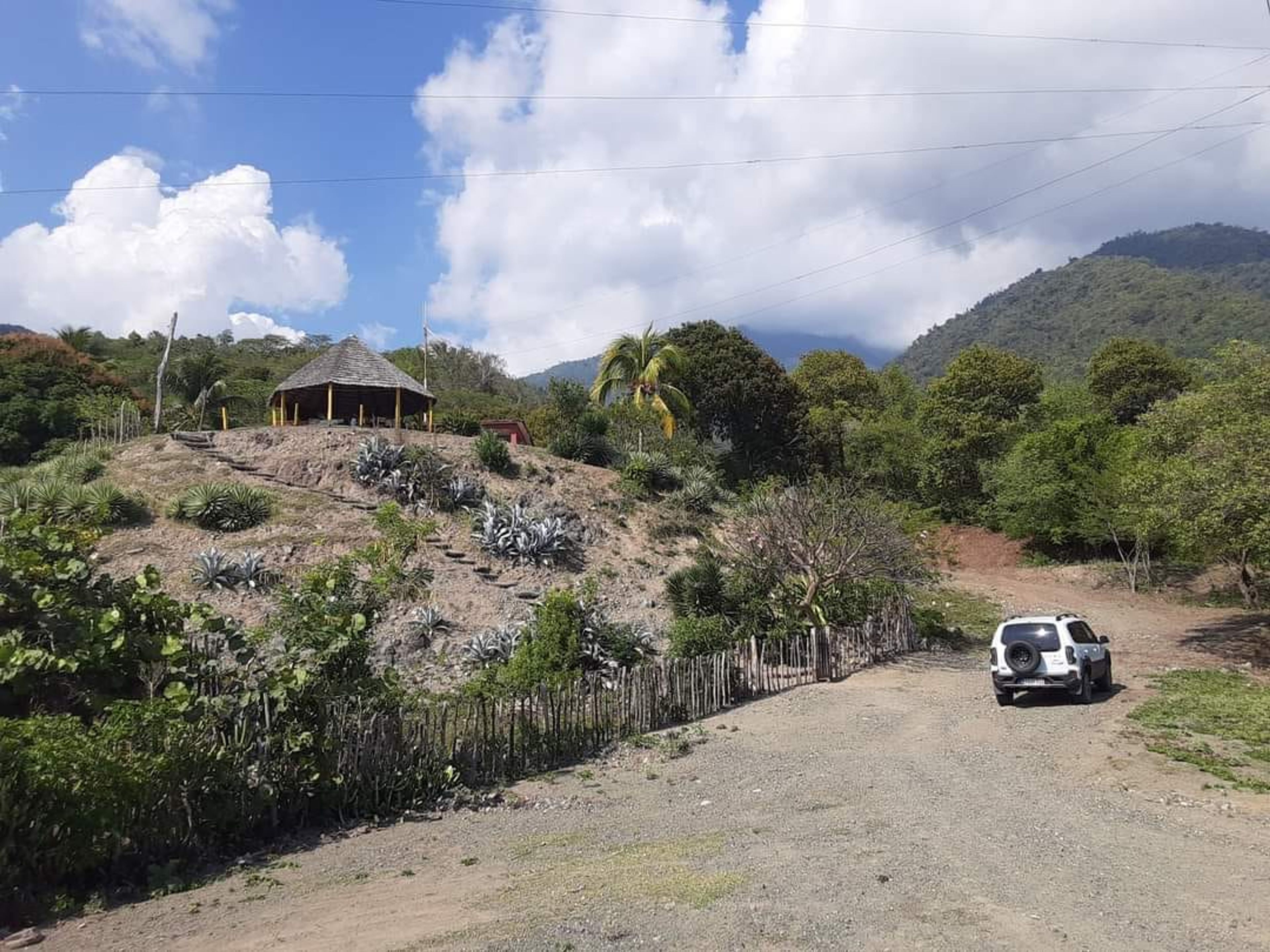 “UNVERGESSLICHES ABENTEUER, PICO REAL DEL TURQUINO“ Trekking Tour (1 Tage). Las Cuevas del Turquino Biological Station, Turquino National Park panoramic view, Granma, Cuba.