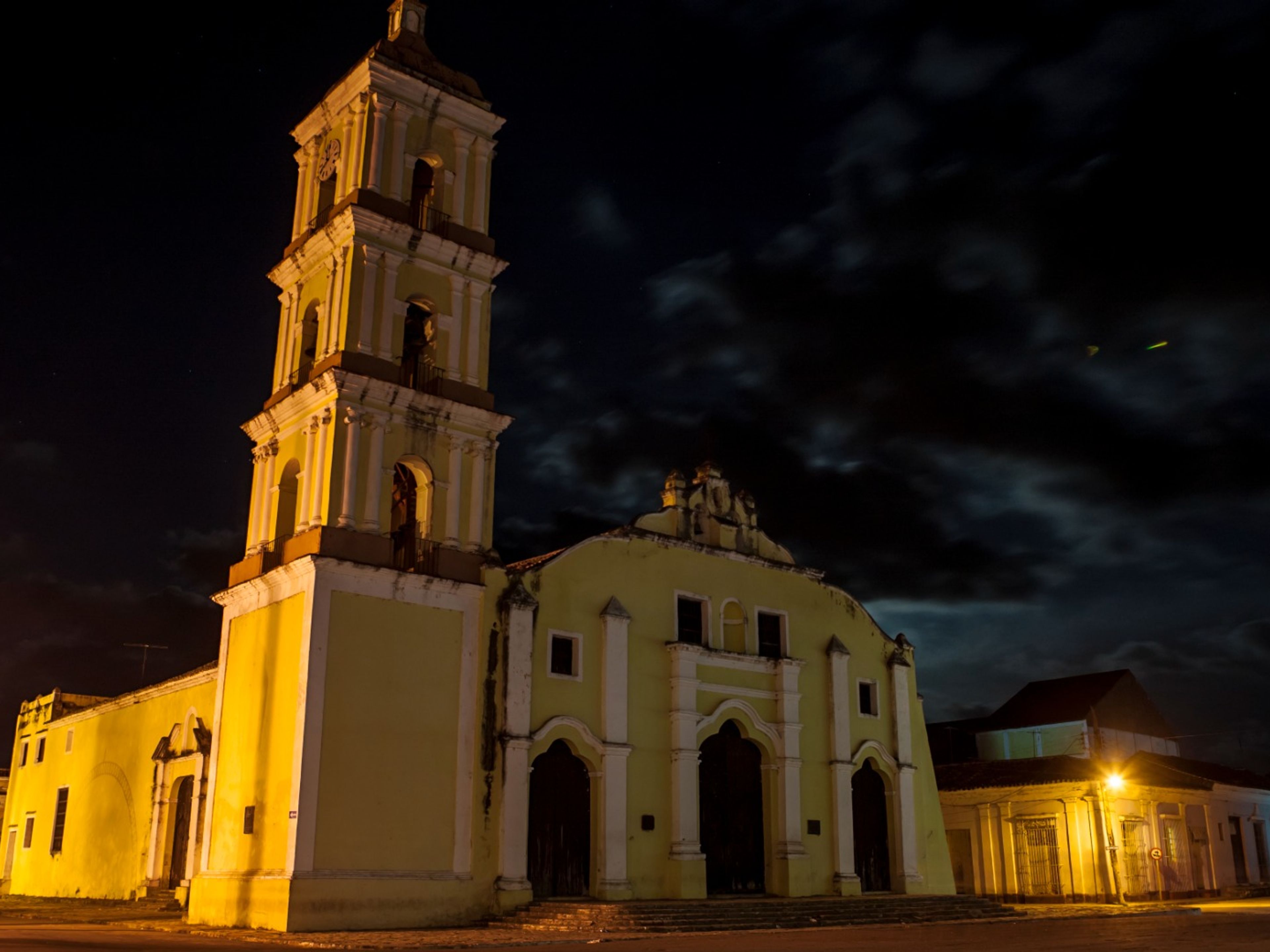Excursión "NOCHE REMEDIANA". "SAN JUAN DE LOS REMEDIOS AT NIGHT" Tour, Remedios, Villa Clara, Cuba.