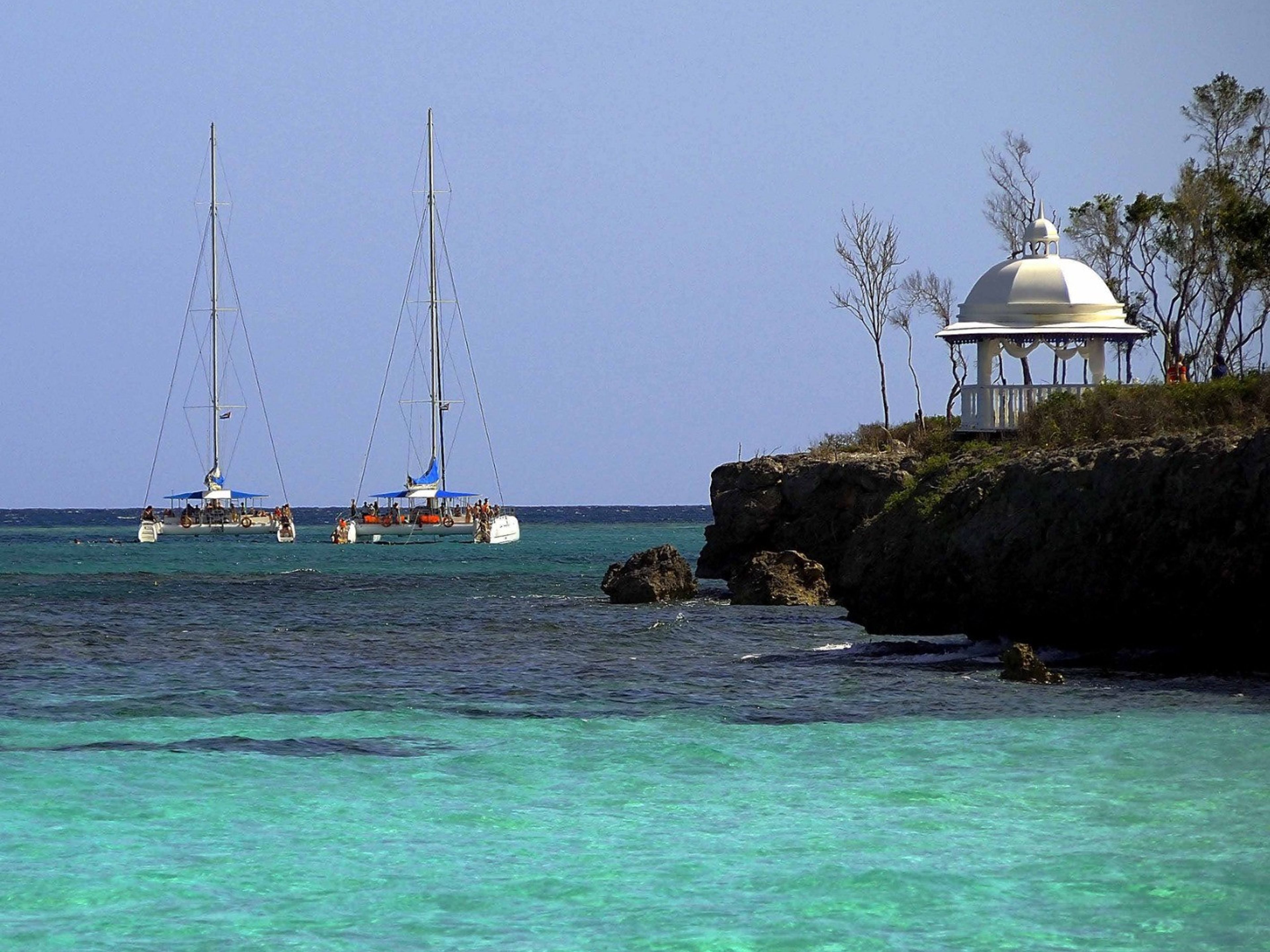 Тур “SEAFARI CRUCERO DEL SOL”. Crucero del Sol Tour, Guardalava and Pesquero beach, Holguín, Cuba.