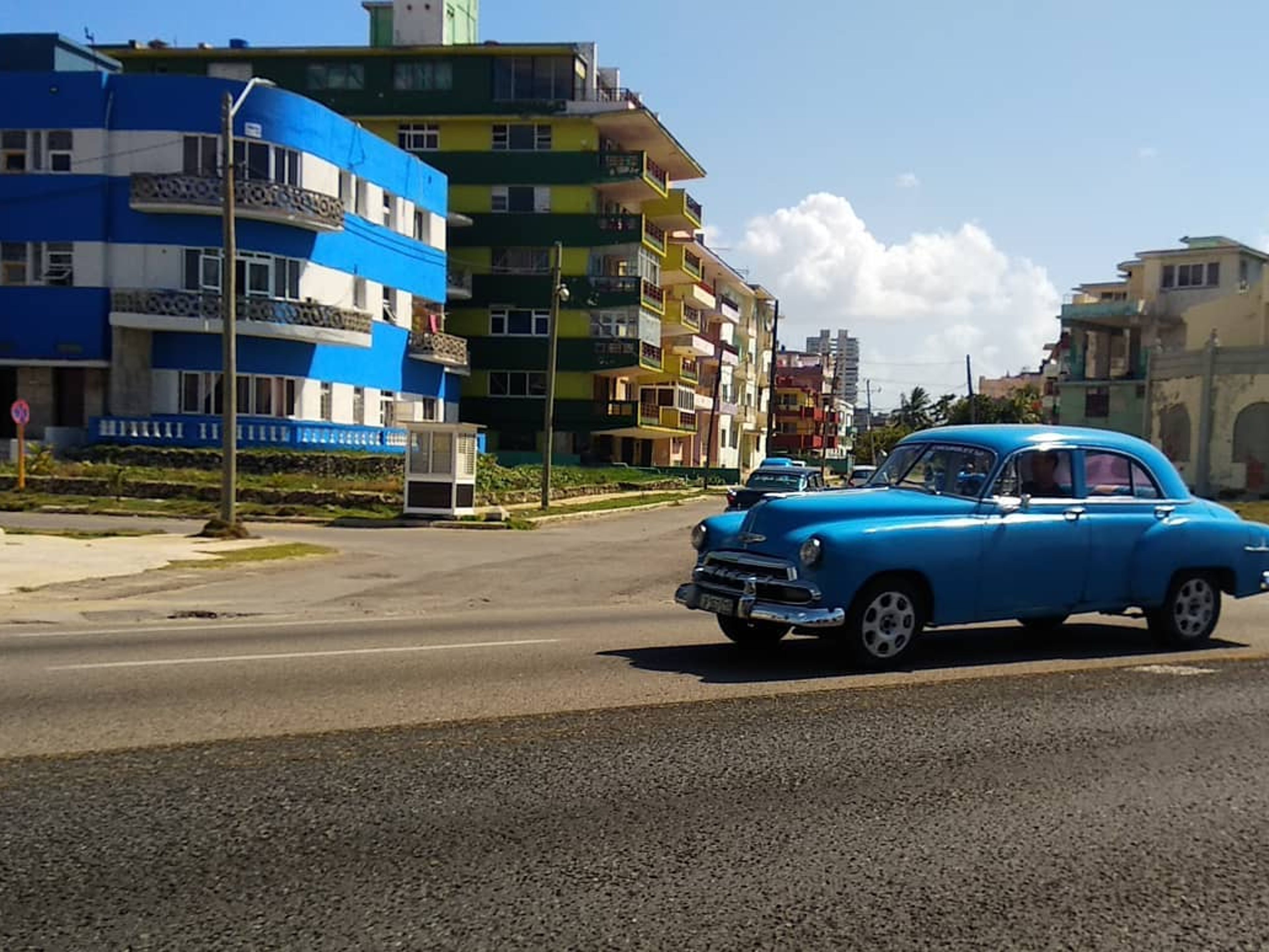 Excursão "PASSEIO COLETIVO DE HAVANA A VARADERO EM CARROS CLÁSSICOS AMERICANOS". “COLLECTIVE RIDE FROM HAVANA TO VARADERO IN CLASSIC AMERICAN CARS” Tour, Havana, Cuba.