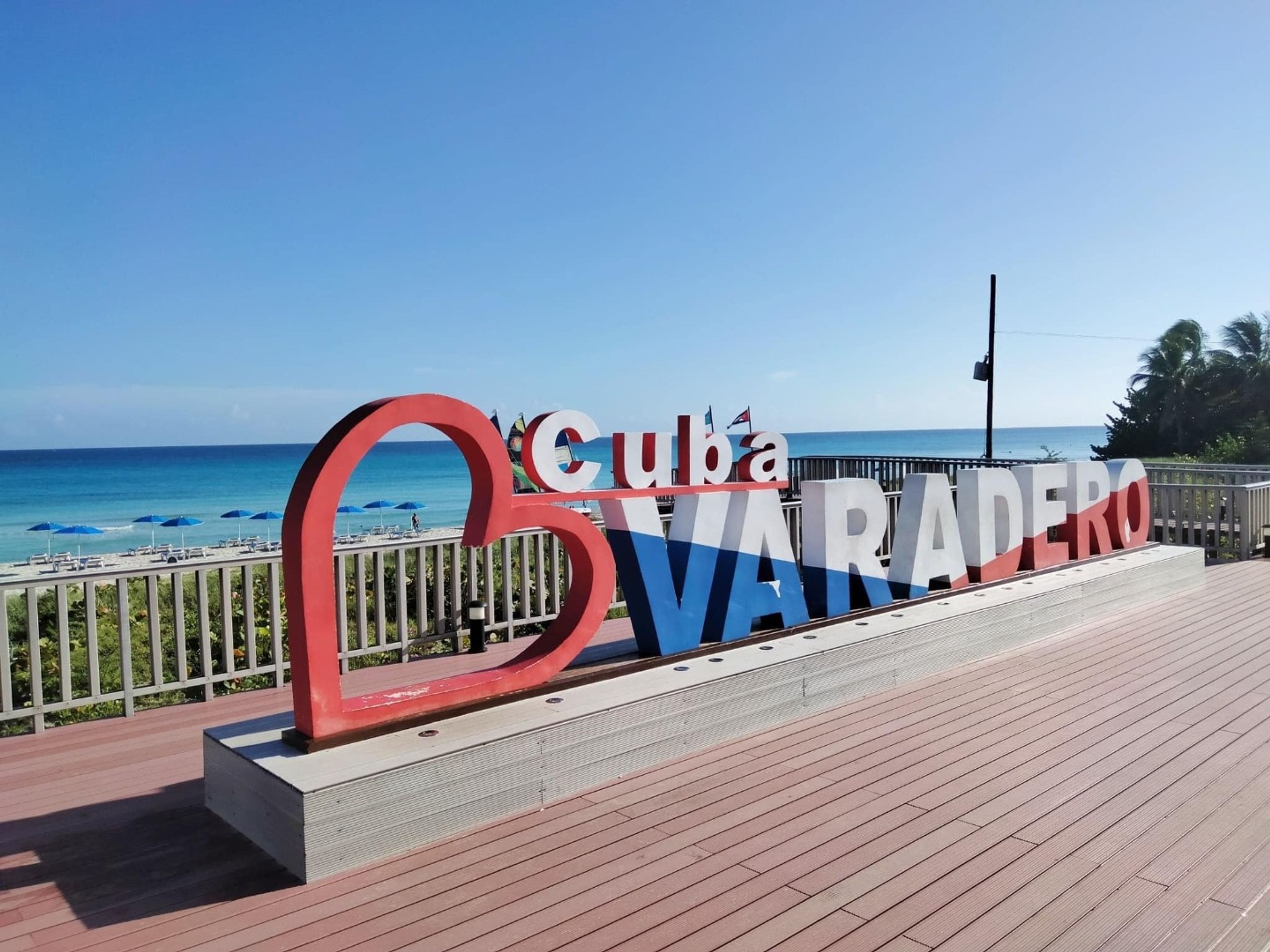 Excursión “PASEO COLECTIVO DESDE LA HABANA A VARADERO EN CARROS CLÁSICOS AMERICANOS”. Varadero beach panoramic view, Varadero, Matanzas, Cuba.
