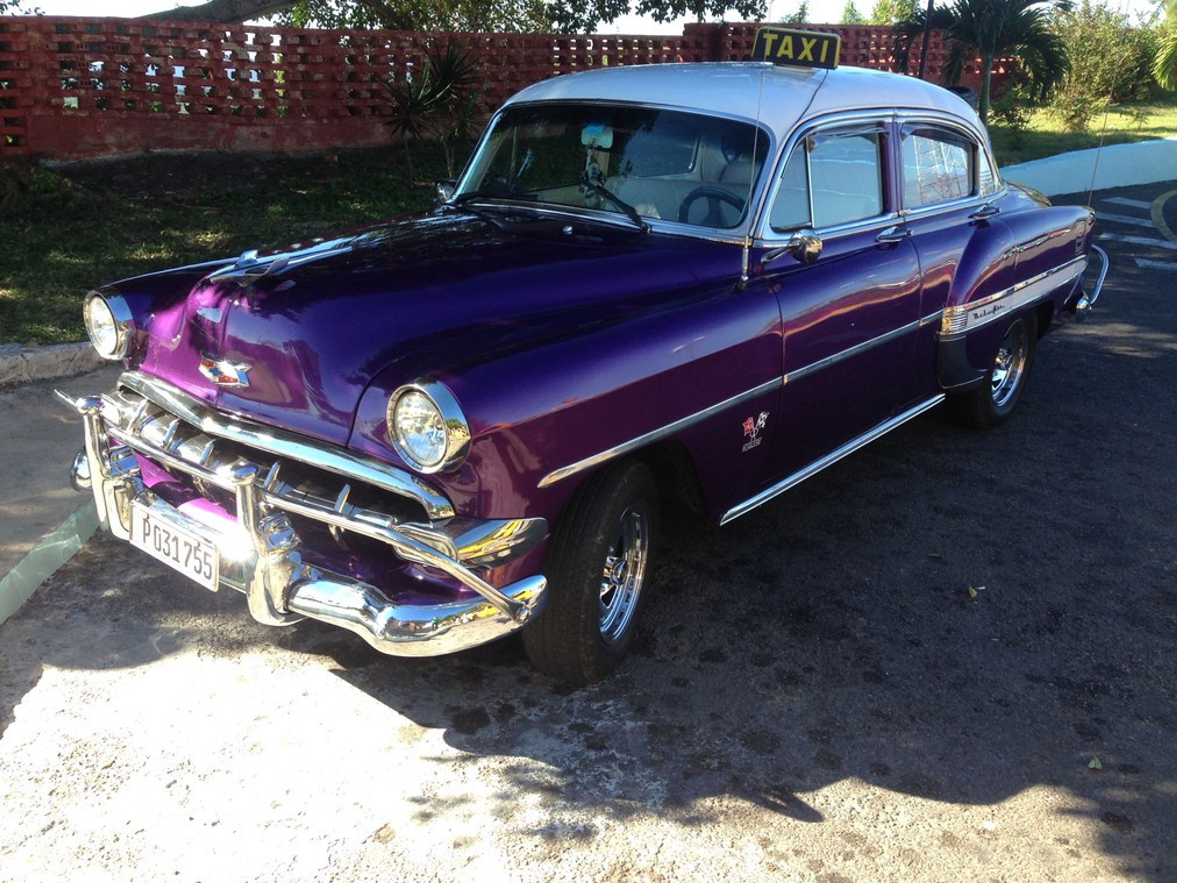 "HAVANNA, GESCHICHTE UND SPASS + OPTIONALER BESUCH DES KABARETTS TROPICANA IN AMERIKANISCHE OLDTIMER" Tour (OPTION 2). "HAVANA, HISTORY AND FUN + OPTIONAL VISIT TO THE TROPICANA CABARET IN AMERICAN CLASSIC CARS" Tour (OPTION 2)