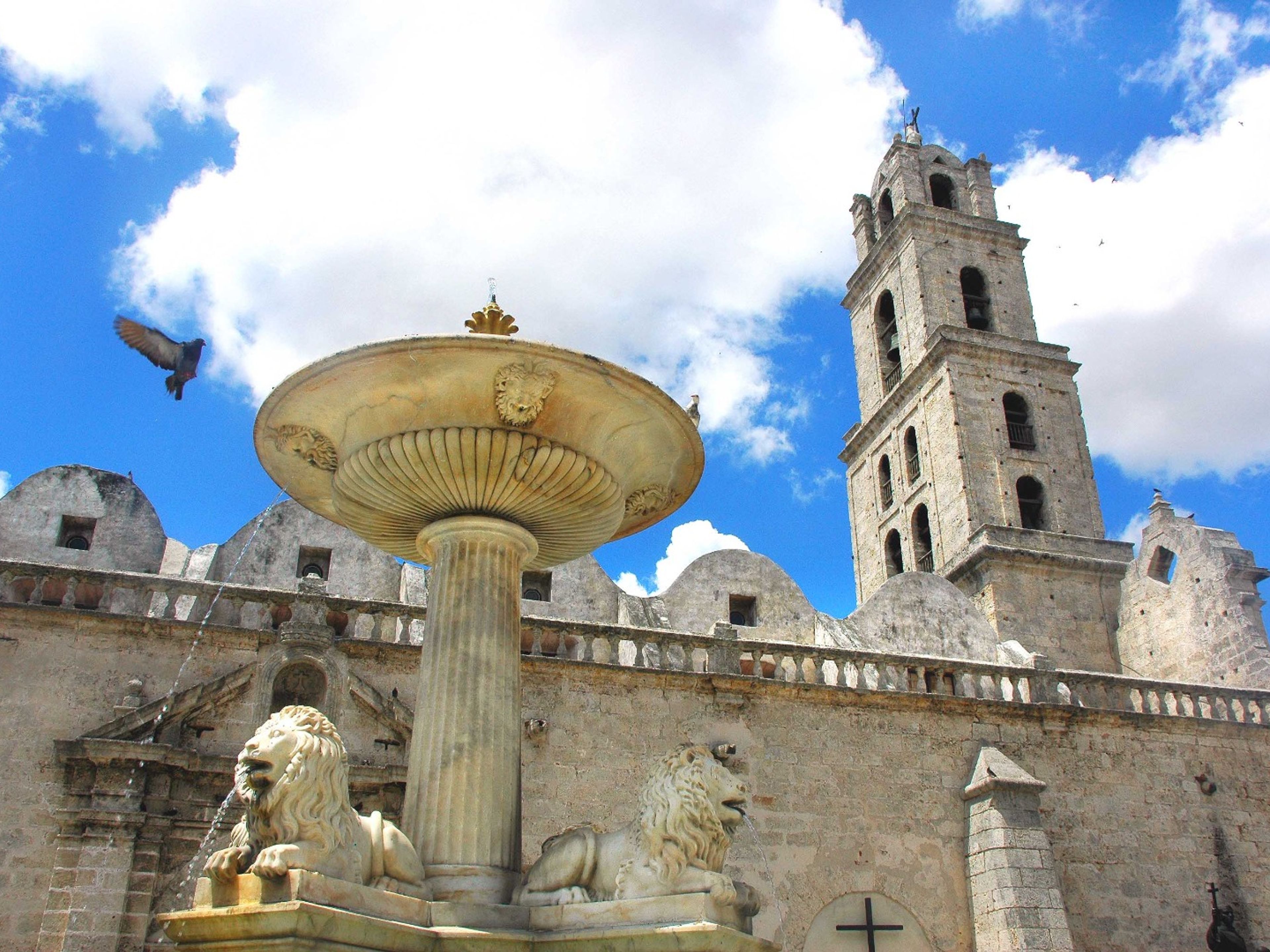 "HAVANNA STADTRUNDFAHRT" Tour. San Francisco Square, Old Havana, Havana City