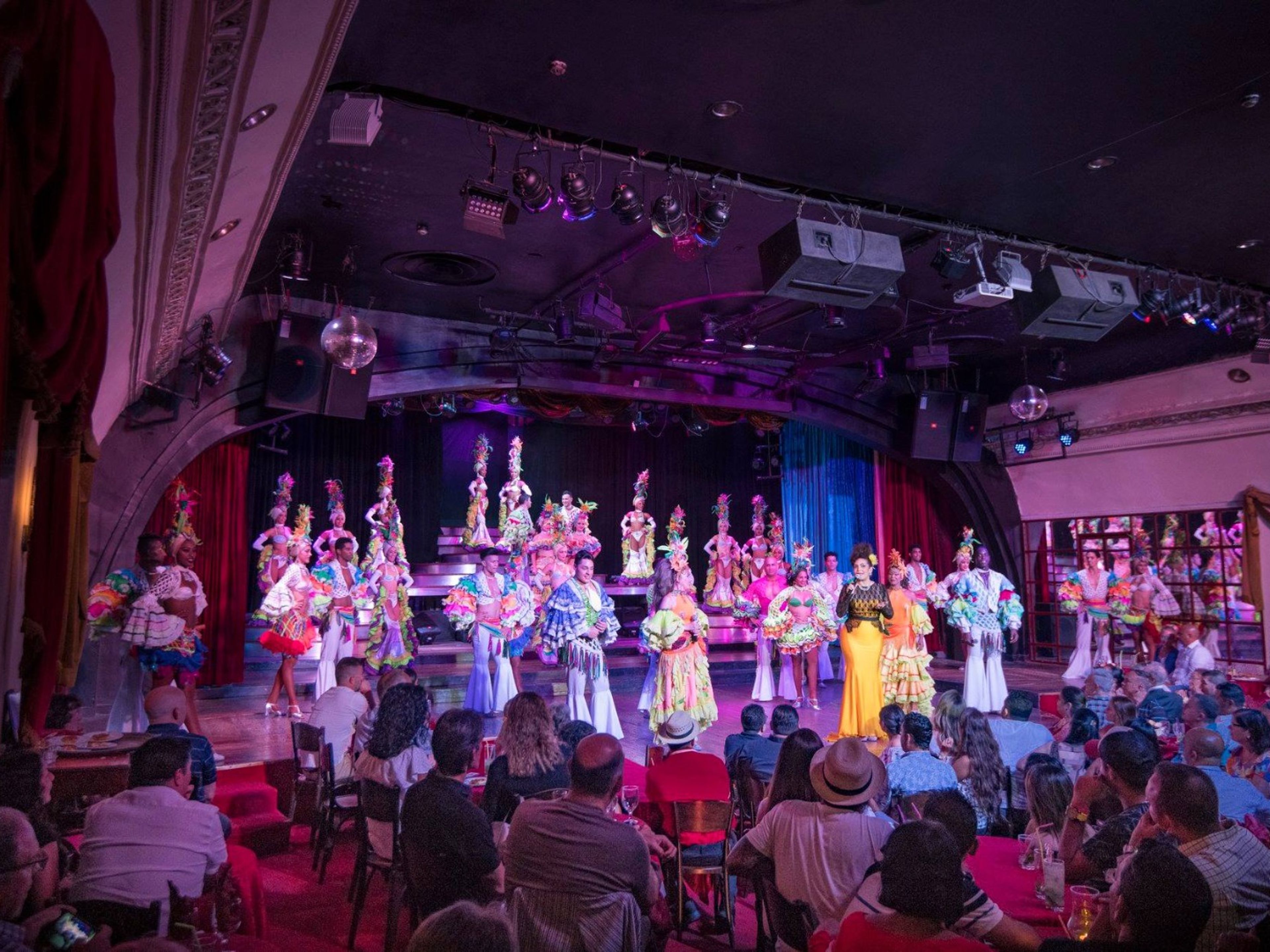 Tур "ПОСЕЩЕНИЕ КАБАРЕ ПАРИЗЬЕН В ОТЕЛЕ НАЦИОНАЛЬ ДЕ КУБА". The Parisien Cabaret show at The Hotel Nacional de Cuba, Havana, Cuba.