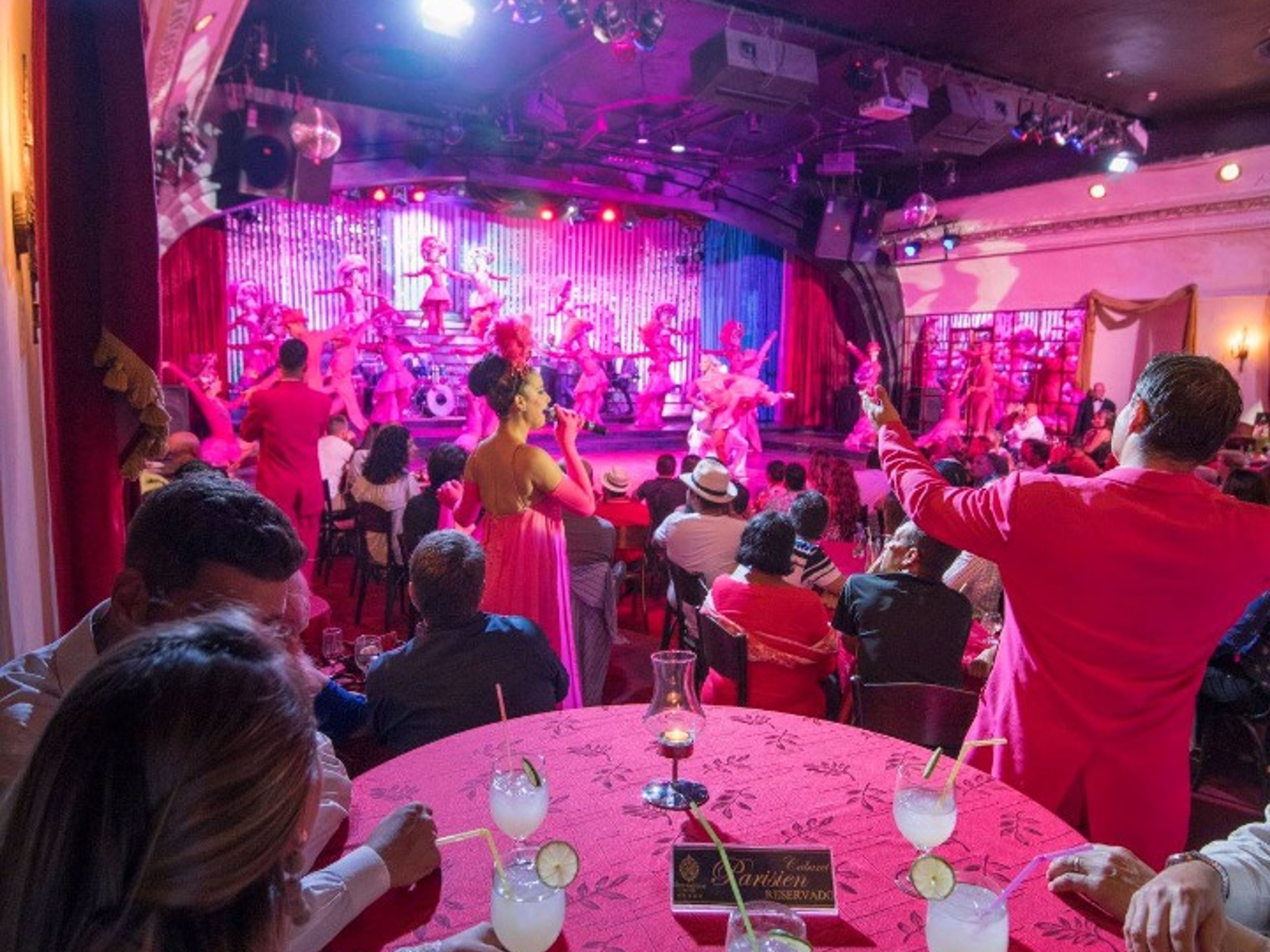 "BESUCH IM PARISER CABARET IM HOTEL NACIONAL DE CUBA" Tour. The Parisien Cabaret show at The Hotel Nacional de Cuba, Havana, Cuba.