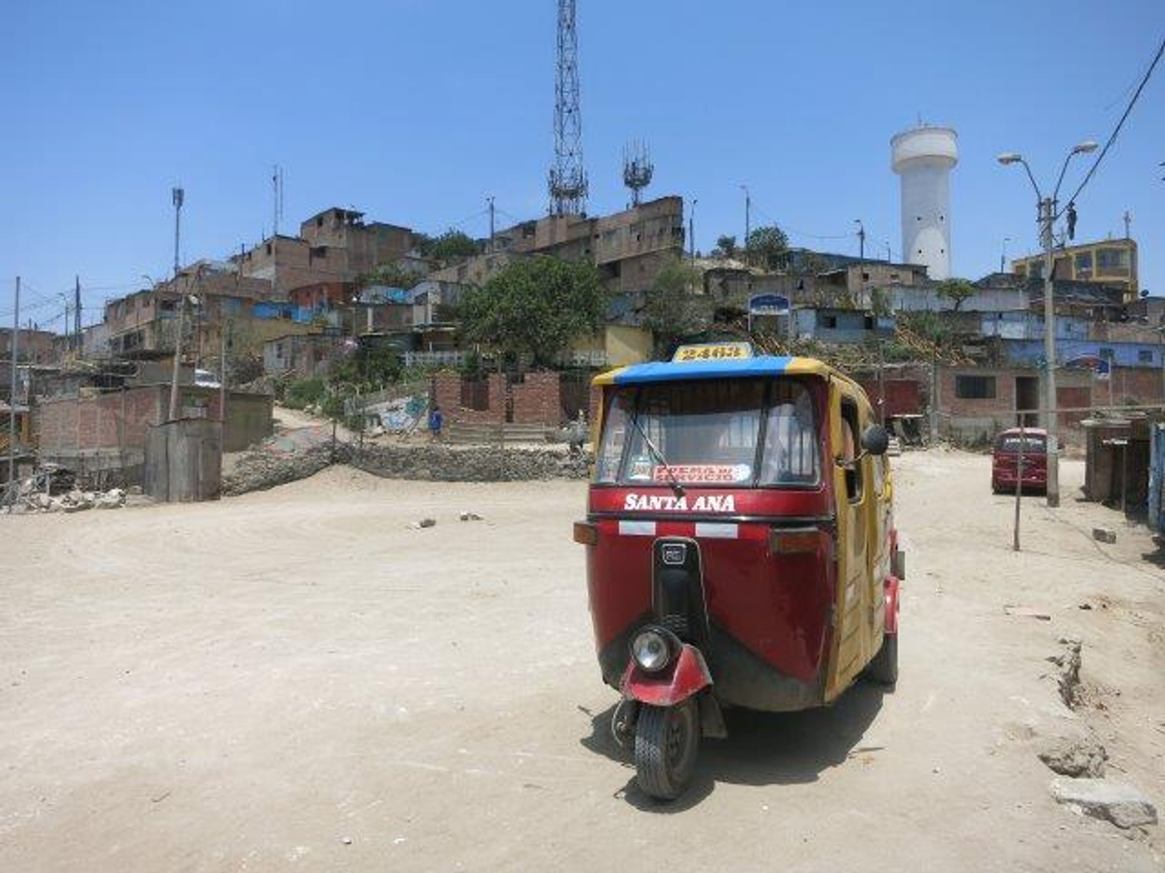 SHANTY TOWN  WALKING TOUR. THE SHANTY TOWN, LIMA, PERU